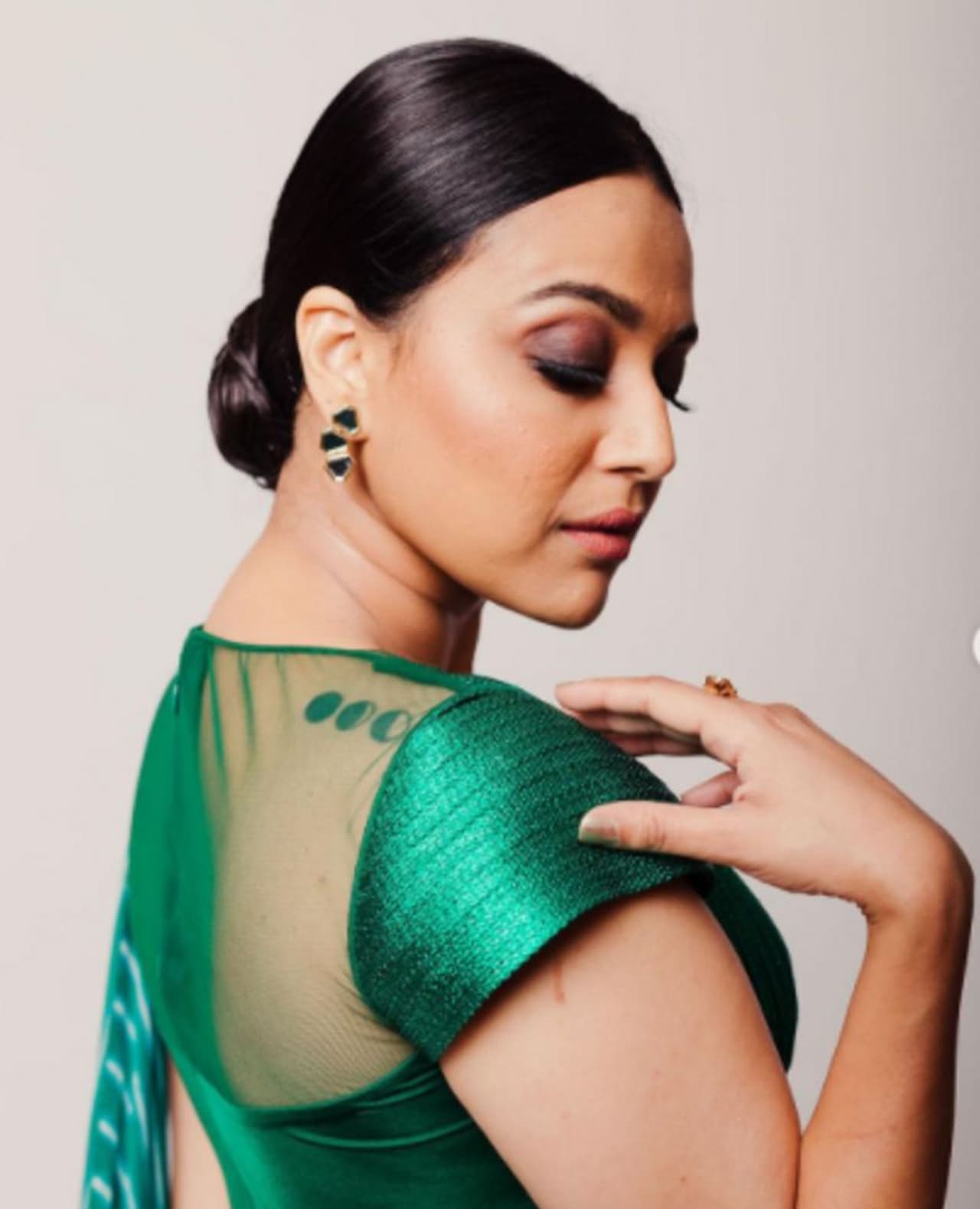 <p>ಮೂರು ವಿಭಿನ್ನ ವೆಬ್ ಪ್ರದರ್ಶನಗಳೊಂದಿಗೆ ಸ್ಟಾರ್ ಆದ ಸ್ವರಾ ಭಾಸ್ಕರ್, ಈ ಕೊರೋನಾ ಸಂದರ್ಭವೂ ನಟನೆಯಲ್ಲಿ ಬ್ಯುಸಿಯಾಗಿದ್ದಕ್ಕೆ ಸಂತೋಷಪಟ್ಟಿದ್ದಾರೆ.</p> <p>ಮೂರು ವಿಭಿನ್ನ ವೆಬ್ ಪ್ರದರ್ಶನಗಳೊಂದಿಗೆ ಸ್ಟಾರ್ ಆದ ಸ್ವರಾ ಭಾಸ್ಕರ್, ಈ ಕೊರೋನಾ ಸಂದರ್ಭವೂ ನಟನೆಯಲ್ಲಿ ಬ್ಯುಸಿಯಾಗಿದ್ದಕ್ಕೆ ಸಂತೋಷಪಟ್ಟಿದ್ದಾರೆ.</p>