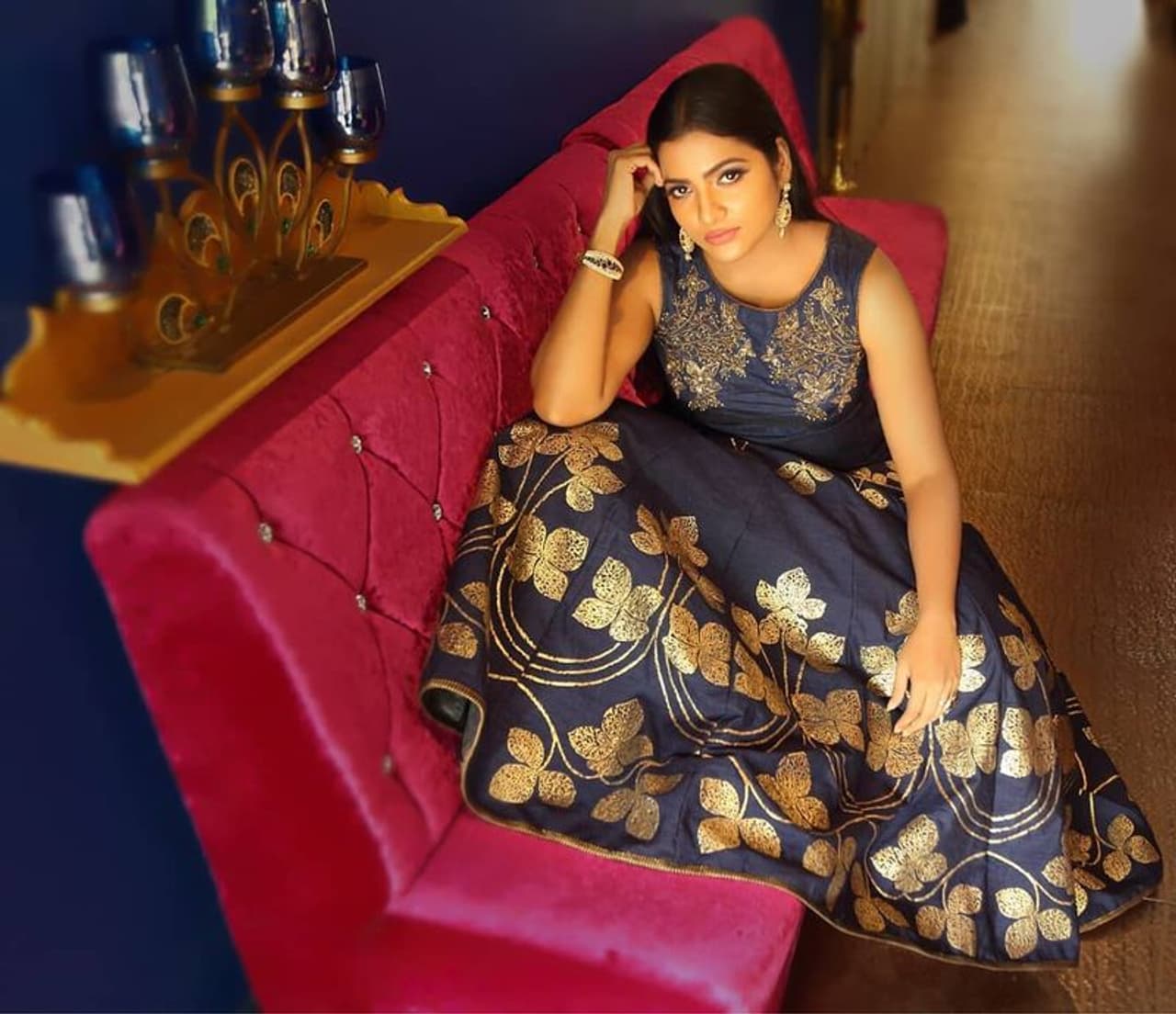 <p>பாண்டியன் ஸ்டோர்ஸ் சீரியல் நடிகை சித்ரா தூக்கிட்டு தற்கொலை செய்து கொண்டது தொடர்பாக பல்வேறு சர்ச்சைகள், சந்தேகங்கள் எழுந்தன. இதையடுத்து போலீசார் சித்ராவின் கணவர் ஹேமந்த், உறவினர்கள், நண்பர்கள், சக நடிகர், நடிகைகளிடம் தீவிரமாக விசாரணை நடத்தி வருகின்றனர். </p> <p>பாண்டியன் ஸ்டோர்ஸ் சீரியல் நடிகை சித்ரா தூக்கிட்டு தற்கொலை செய்து கொண்டது தொடர்பாக பல்வேறு சர்ச்சைகள், சந்தேகங்கள் எழுந்தன. இதையடுத்து போலீசார் சித்ராவின் கணவர் ஹேமந்த், உறவினர்கள், நண்பர்கள், சக நடிகர், நடிகைகளிடம் தீவிரமாக விசாரணை நடத்தி வருகின்றனர். </p>