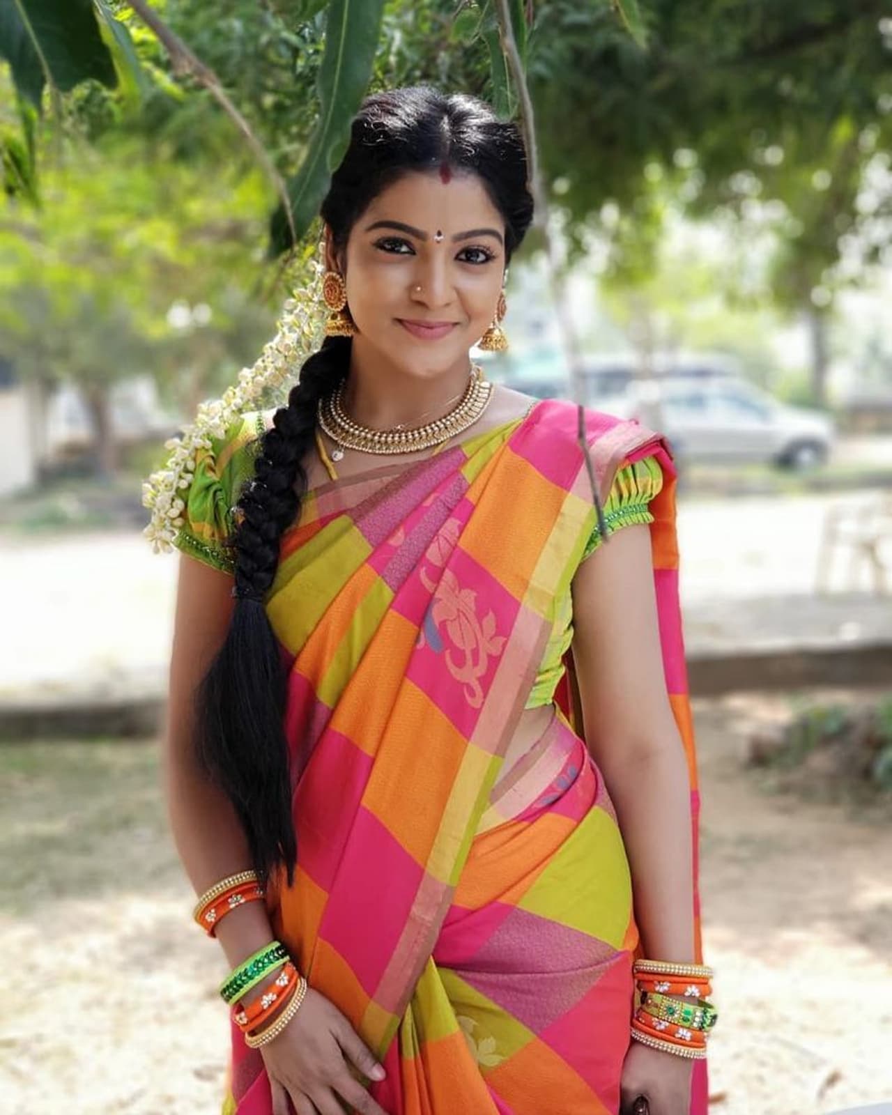 <p>பாண்டியன் ஸ்டோர்ஸ் சீரியல் நடிகை சித்ரா கடந்த டிசம்பர் மாதம் 9ம் தேதி நசரத்பேட்டையில் உள்ள ஓட்டலில் தூக்கிட்டு தற்கொலை செய்து கொண்டார். சித்ராவின் மரணம் பல்வேறு சந்தேகங்களை எழுப்பியதை அடுத்து நசரத் பேட்டை பொலீசார் தொடர்ந்து விசாரணை நடத்தி வருகின்றனர். <br /> </p> <p>பாண்டியன் ஸ்டோர்ஸ் சீரியல் நடிகை சித்ரா கடந்த டிசம்பர் மாதம் 9ம் தேதி நசரத்பேட்டையில் உள்ள ஓட்டலில் தூக்கிட்டு தற்கொலை செய்து கொண்டார். சித்ராவின் மரணம் பல்வேறு சந்தேகங்களை எழுப்பியதை அடுத்து நசரத் பேட்டை பொலீசார் தொடர்ந்து விசாரணை நடத்தி வருகின்றனர். <br /> </p>