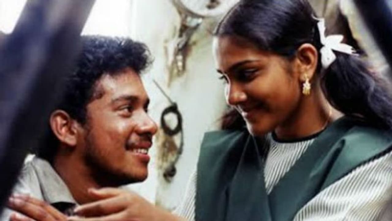 <p>தமிழ் சினிமாவில் காதலை அழகாக வர்ணிக்க ஆயிரம் படங்கள் இருந்தாலும் அதன் வலிகளை உணர்வு பூர்வமாக விவரிக்க சில படங்கள் மட்டுமே உள்ளன. அதில் இந்த கால இளைஞர்களால் மிகவும் ரசிக்கப்பட்டது என்றால் அது “காதல்” படம் தான். </p> <p>தமிழ் சினிமாவில் காதலை அழகாக வர்ணிக்க ஆயிரம் படங்கள் இருந்தாலும் அதன் வலிகளை உணர்வு பூர்வமாக விவரிக்க சில படங்கள் மட்டுமே உள்ளன. அதில் இந்த கால இளைஞர்களால் மிகவும் ரசிக்கப்பட்டது என்றால் அது “காதல்” படம் தான். </p>