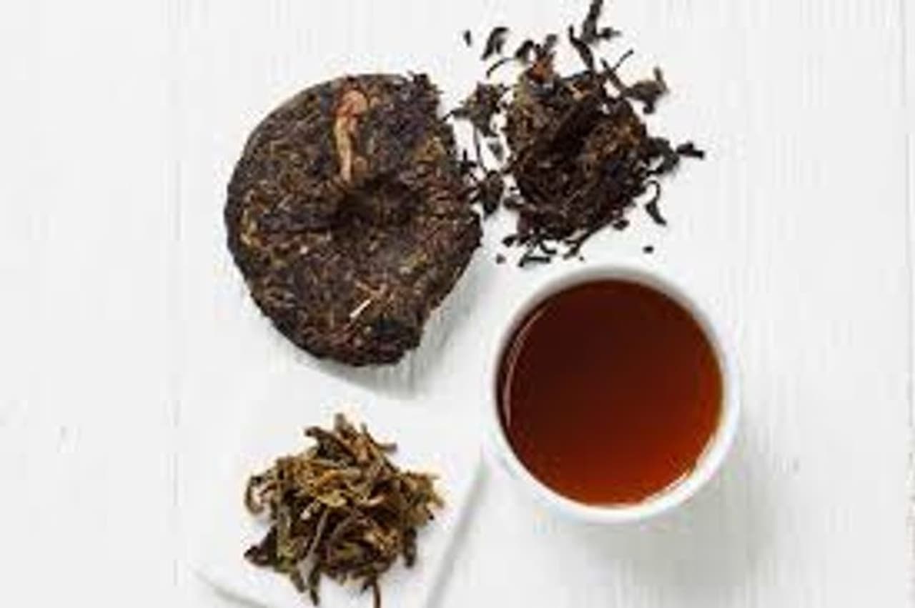<p>Over the years, the perks of drinking tea have become better known, especially if you are looking at losing weight. No, we aren't talking about our very own milk chai, but teas like black tea, green tea, chamomile tea and blue tea that have been known to promote health, prevent diseases and aid weight loss.</p>