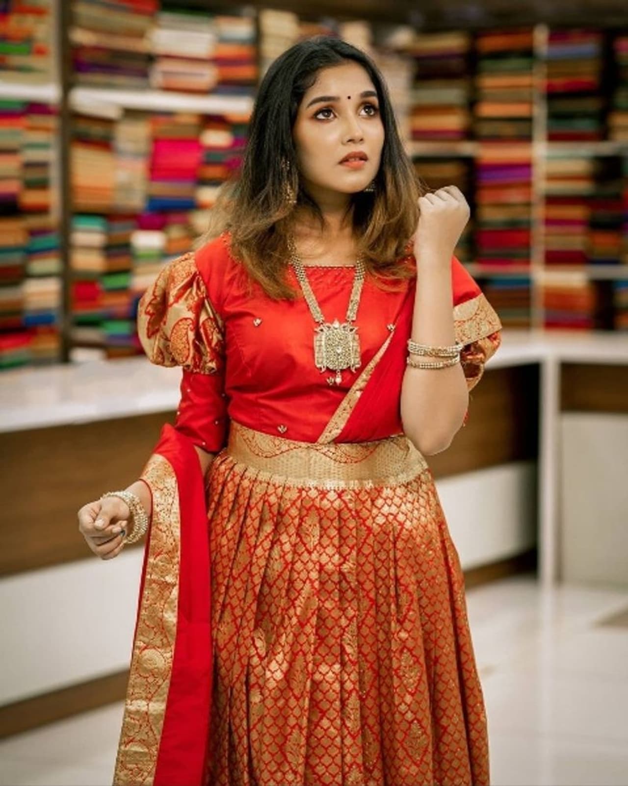 <h2> </h2><p>குழந்தை நட்சத்திரங்கள் பலரும் தற்போது ஹீரோயினாக விஸ்வரூபம் எடுக்க முயன்று வரும் நிலையில், பேபி நட்சத்திரத்தில் இருந்து பிரபல நடிகையாக மாற அதிரடி காட்டி வருகிறார் அனிகா சுரேந்திரன். </p> <h2> </h2><p>குழந்தை நட்சத்திரங்கள் பலரும் தற்போது ஹீரோயினாக விஸ்வரூபம் எடுக்க முயன்று வரும் நிலையில், பேபி நட்சத்திரத்தில் இருந்து பிரபல நடிகையாக மாற அதிரடி காட்டி வருகிறார் அனிகா சுரேந்திரன். </p>