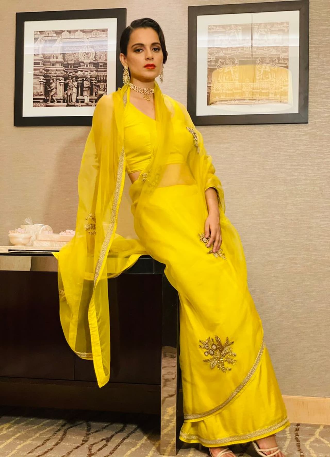 నేను పరిశ్రమలో చాలా నిజాయితీగా ఉంటాను. మాట్లాడే విధానం కూడా అలానే ఉంటుంది. కానీ ఇండస్ట్రీలో ఎక్కువ మంది నాకు వ్యతిరేకంగా ఉన్నారు. నేను రిజర్వేషన్లని వ్యతిరేకించాను, చాలా మంది హిందువులు నన్ను ద్వేషించారు. `మణికర్ణిక` సినిమా విడుదల సమయంలో కర్ణి సేనతో పోరాడాను. అప్పుడు రాజ్పుత్లు నన్ను బెదిరించారు. నేను పరిశ్రమలో చాలా నిజాయితీగా ఉంటాను. మాట్లాడే విధానం కూడా అలానే ఉంటుంది. కానీ ఇండస్ట్రీలో ఎక్కువ మంది నాకు వ్యతిరేకంగా ఉన్నారు. నేను రిజర్వేషన్లని వ్యతిరేకించాను, చాలా మంది హిందువులు నన్ను ద్వేషించారు. `మణికర్ణిక` సినిమా విడుదల సమయంలో కర్ణి సేనతో పోరాడాను. అప్పుడు రాజ్పుత్లు నన్ను బెదిరించారు.