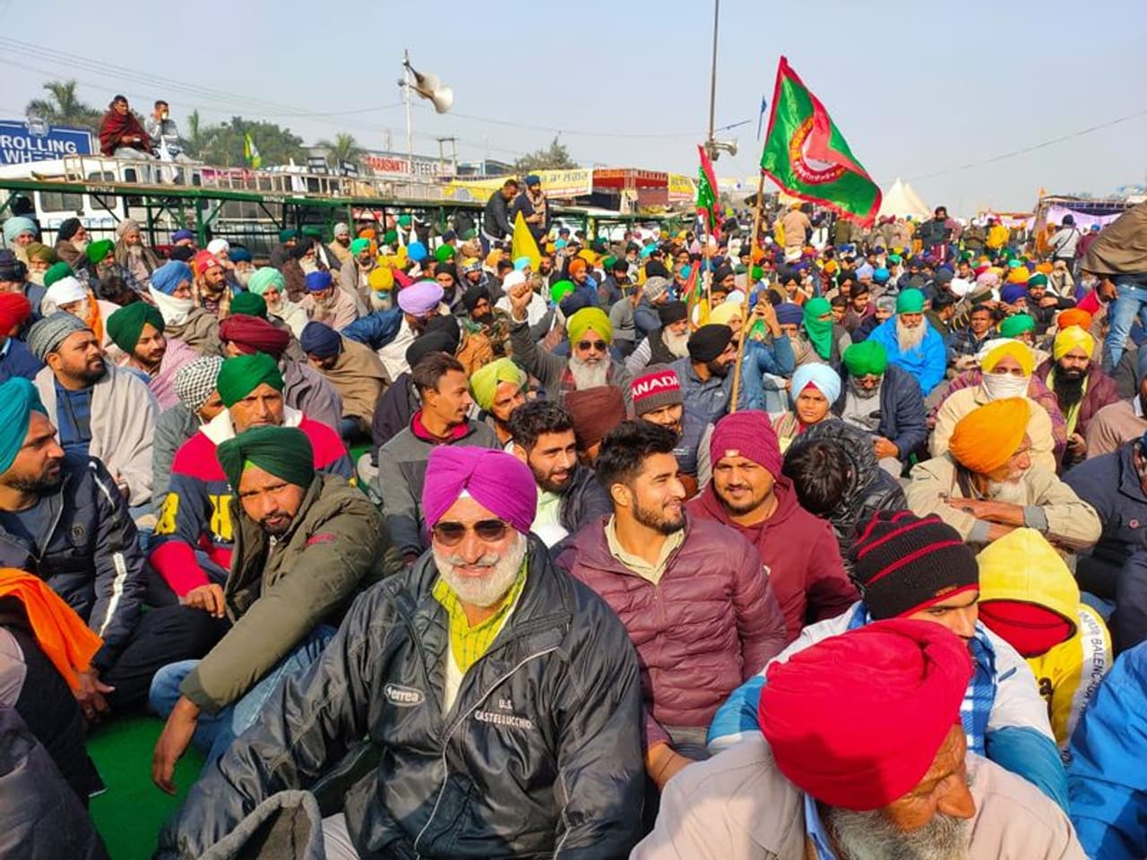 <p>ನವೆಂಬರ್ 26 ರಿಂದ ಆರಂಭಗೊಂಡಿರುವ ರೈತರ ಪ್ರತಿಭಟನೆ ಇದೀಗ 23 ದಿನಗಳಾಗಿದೆ. ನಿರಂತರ ಹೋರಾಟ ಮಾಡುತ್ತಿರುವ ರೈತರು, ಸಂಘಟನೆಗಳು ಕೃಷಿ ಮಸೂದೆ ಹಿಂಪಡೆಯಲು ಆಗ್ರಹಿಸಿದ್ದಾರೆ.</p>