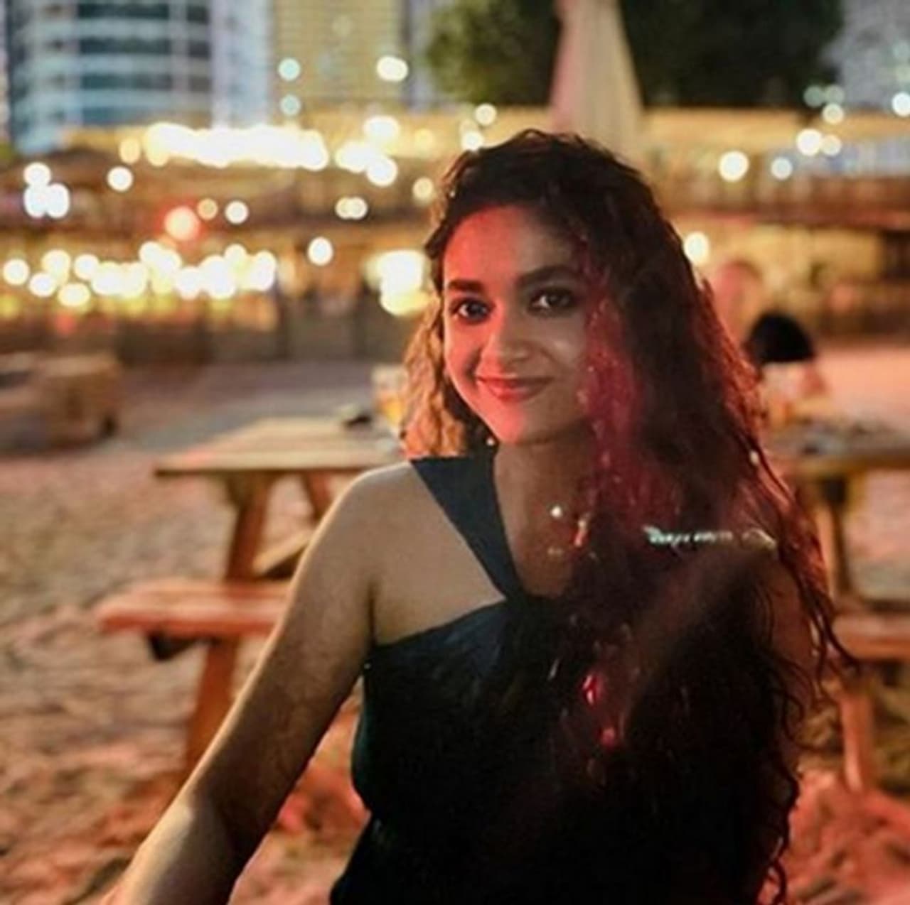 <h2> </h2><p>தமிழ், தெலுங்கு, மலையாளம் என தென்னிந்திய மொழிப்படங்களில் முன்னணி நடிகையாக வலம் வருபவர் கீர்த்தி சுரேஷ். மகாநடி திரைப்படம் மூலமாக ஒட்டுமொத்த திரையுலகையும் ஆச்சர்யப்பட வைத்தார். </p> <h2> </h2><p>தமிழ், தெலுங்கு, மலையாளம் என தென்னிந்திய மொழிப்படங்களில் முன்னணி நடிகையாக வலம் வருபவர் கீர்த்தி சுரேஷ். மகாநடி திரைப்படம் மூலமாக ஒட்டுமொத்த திரையுலகையும் ஆச்சர்யப்பட வைத்தார். </p>