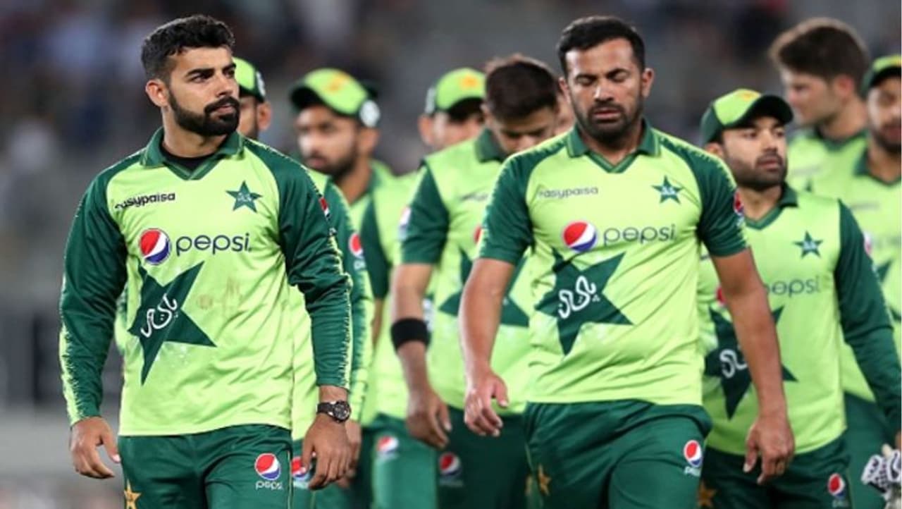 <p>ఈ దశాబ్ద కాలంలో పాక్ జట్టు సంచలన విజయాలు నమోదు చేసిందని లెక్కలతో సహా చెబుతోందని పాక్ ఫ్యాన్స్, తమ క్రికెటర్లకు ఎందుకు చోటు ఇవ్వలేదో చెప్పాలని డిమాండ్ చేస్తున్నారు.</p> <p>ఈ దశాబ్ద కాలంలో పాక్ జట్టు సంచలన విజయాలు నమోదు చేసిందని లెక్కలతో సహా చెబుతోందని పాక్ ఫ్యాన్స్, తమ క్రికెటర్లకు ఎందుకు చోటు ఇవ్వలేదో చెప్పాలని డిమాండ్ చేస్తున్నారు.</p>