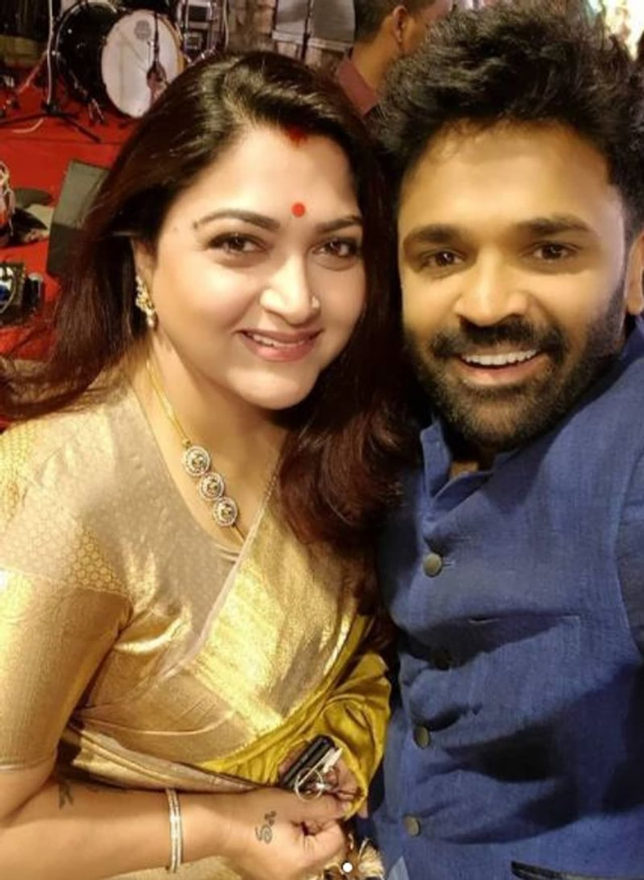 <p>சின்னத்திரையில் இருந்து வெள்ளித்திரைக்கு சென்ற சில பிரபலங்கள் வெள்ளித்திரையில் நிலைத்த நிலையில், இவரால் வெற்றி கனியை பறிக்கமுடியவில்லை.</p> <p>சின்னத்திரையில் இருந்து வெள்ளித்திரைக்கு சென்ற சில பிரபலங்கள் வெள்ளித்திரையில் நிலைத்த நிலையில், இவரால் வெற்றி கனியை பறிக்கமுடியவில்லை.</p>