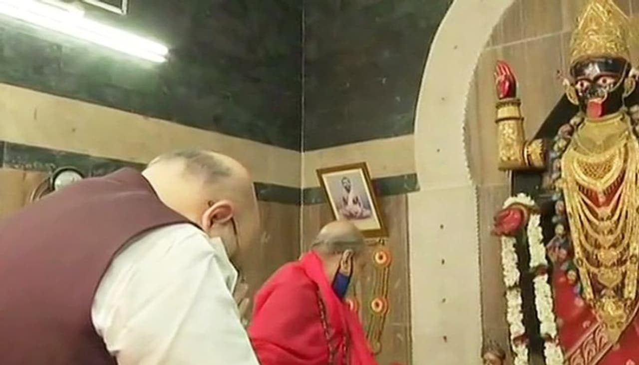 <p>Amit Shah paid homage to Khudiram Bose with flowers at his (Bose's) native village in Pashchim Midnapore and meets with Bose's family members and felicitates them with honorary garbs.</p> <p>Amit Shah paid homage to Khudiram Bose with flowers at his (Bose's) native village in Pashchim Midnapore and meets with Bose's family members and felicitates them with honorary garbs.</p>