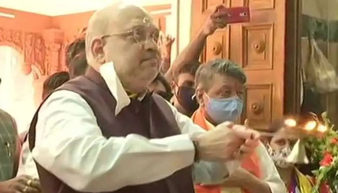 <p>Amit Shah visited Medinipur district on December 19 to address a rally. After landing at Midnapore, Shah visited Siddeshwari temple to offer his prayers and then garlanded Khudiram Bose statue.<br />&nbsp;</p>