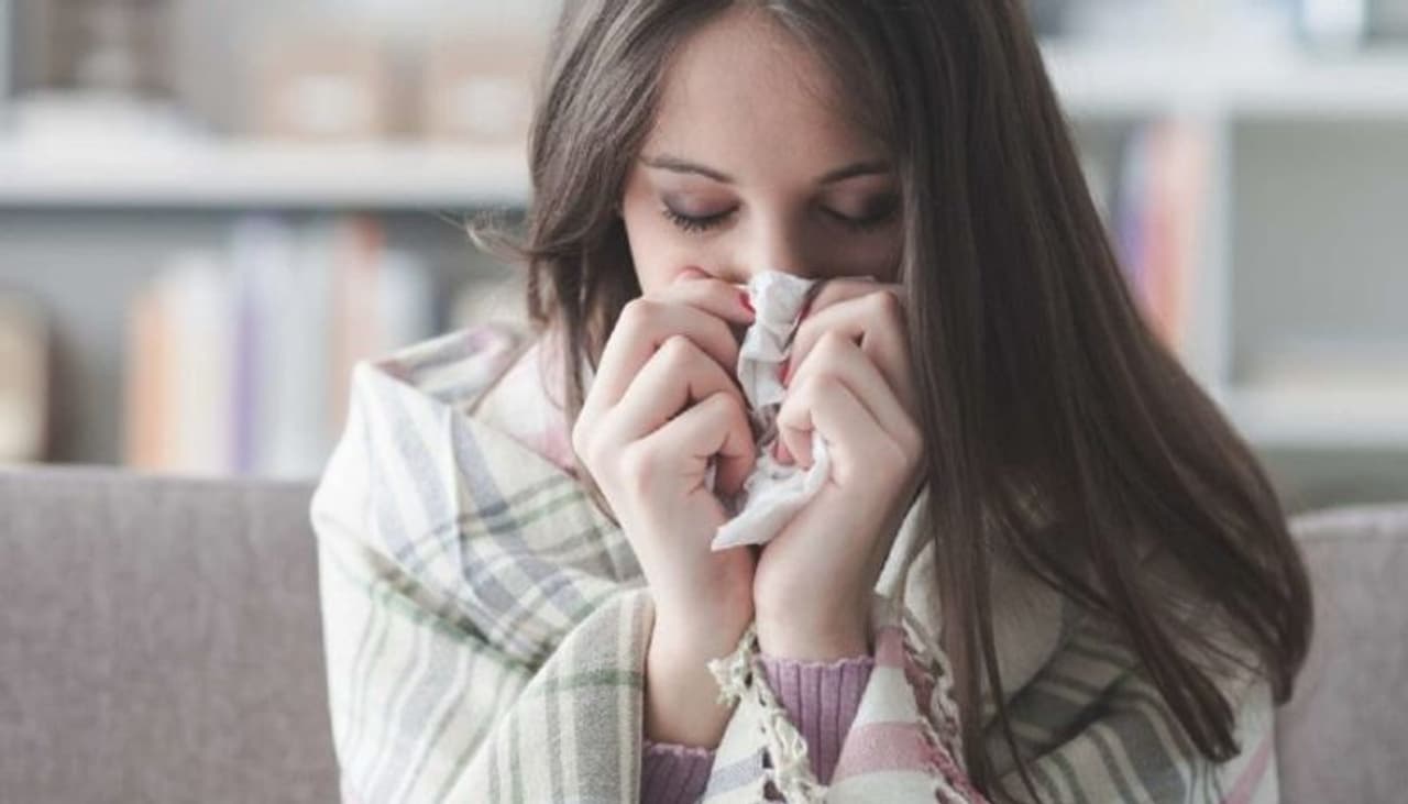 <p>Catching a cold is almost as easy as strolling down the road. It seems to resurface time and again no matter how many antibiotics we bring home to keep the infection at bay. Our grandmothers have constantly highlighted the effectiveness of age old home remedies while we have canvassed the effectiveness of allopathy.<br />&nbsp;</p>