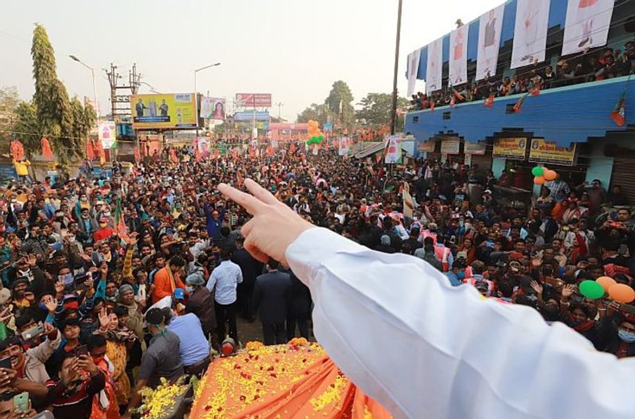 <p>Union Home Minister Amit Shah once again drew large crowds in West Bengal, this time at a roadshow in Bolpur where he vowed that his party, the Bharatiya Janata Party will fulfil the 'Sonar Bangla' dream in 5 years.<br /> </p><p>Addressing the gathering in Bolpur, Shah said: "I haven't seen a roadshow like this in my life. This roadshow shows love and trust of people of Bengal towards PM Narendra Modi. People of Bengal want change."</p> <p>Union Home Minister Amit Shah once again drew large crowds in West Bengal, this time at a roadshow in Bolpur where he vowed that his party, the Bharatiya Janata Party will fulfil the 'Sonar Bangla' dream in 5 years.<br /> </p><p>Addressing the gathering in Bolpur, Shah said: "I haven't seen a roadshow like this in my life. This roadshow shows love and trust of people of Bengal towards PM Narendra Modi. People of Bengal want change."</p>