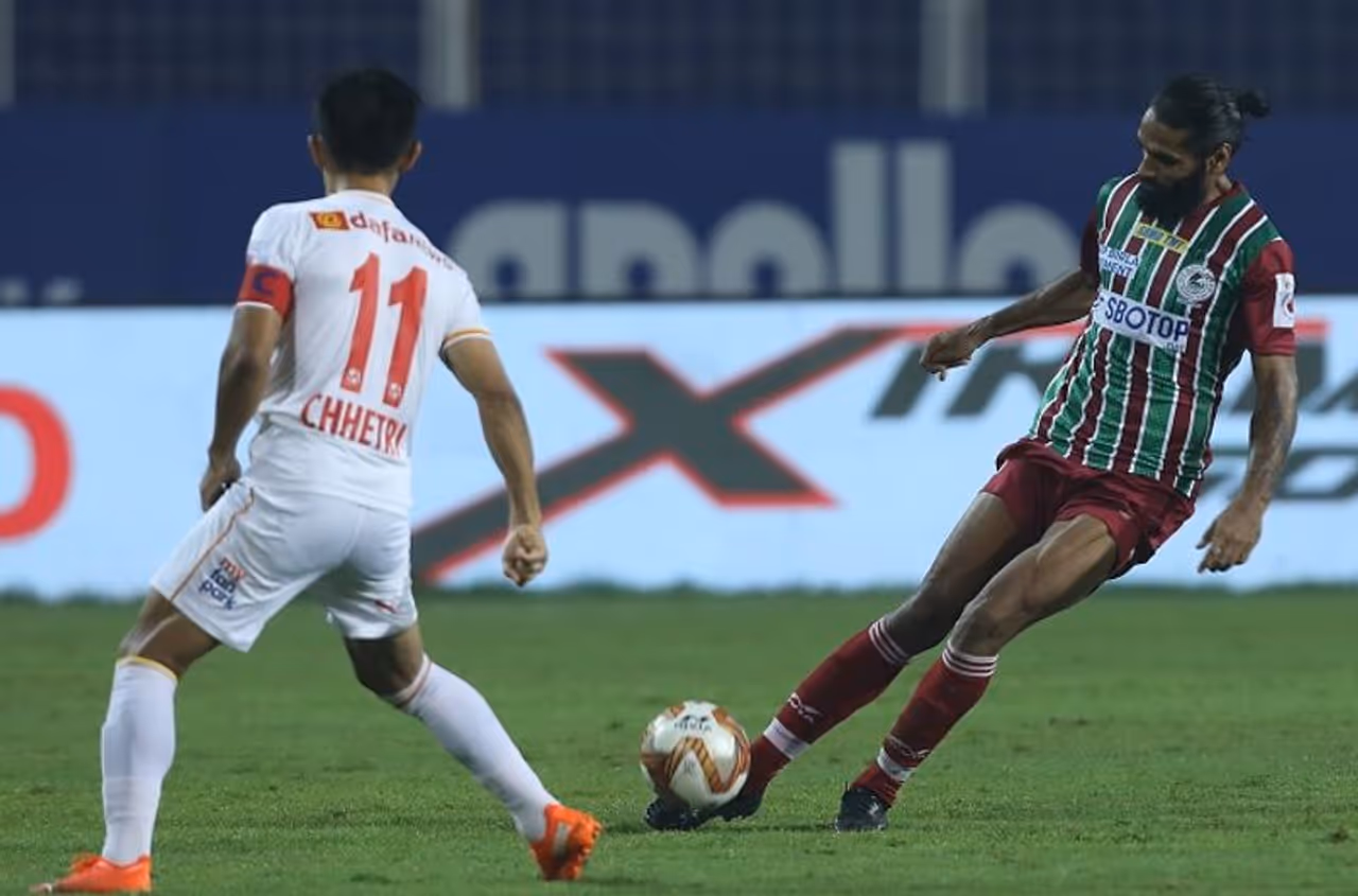 <p>Indian Super League giant, ATK Mohun Bagan settled for a frustrating draw with FC Goa at the Fatorda Stadium in Bengaluru, on Sunday. The draw forced both the sides to stay on second and third, respectively.</p>
