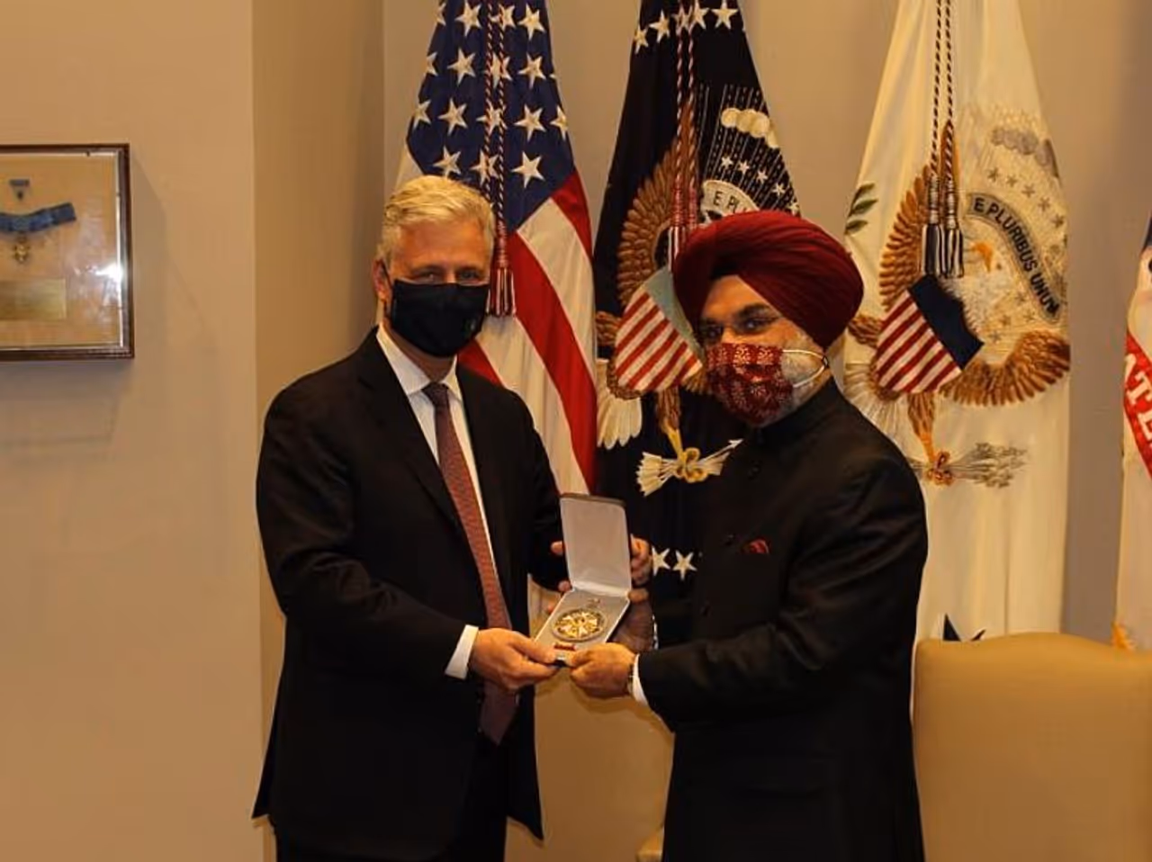 <p>Indian Ambassador to the US Ambassador Taranjit Singh Sandhu accepted the medal on behalf of Prime Minister Modi.</p> <p>Indian Ambassador to the US Ambassador Taranjit Singh Sandhu accepted the medal on behalf of Prime Minister Modi.</p>