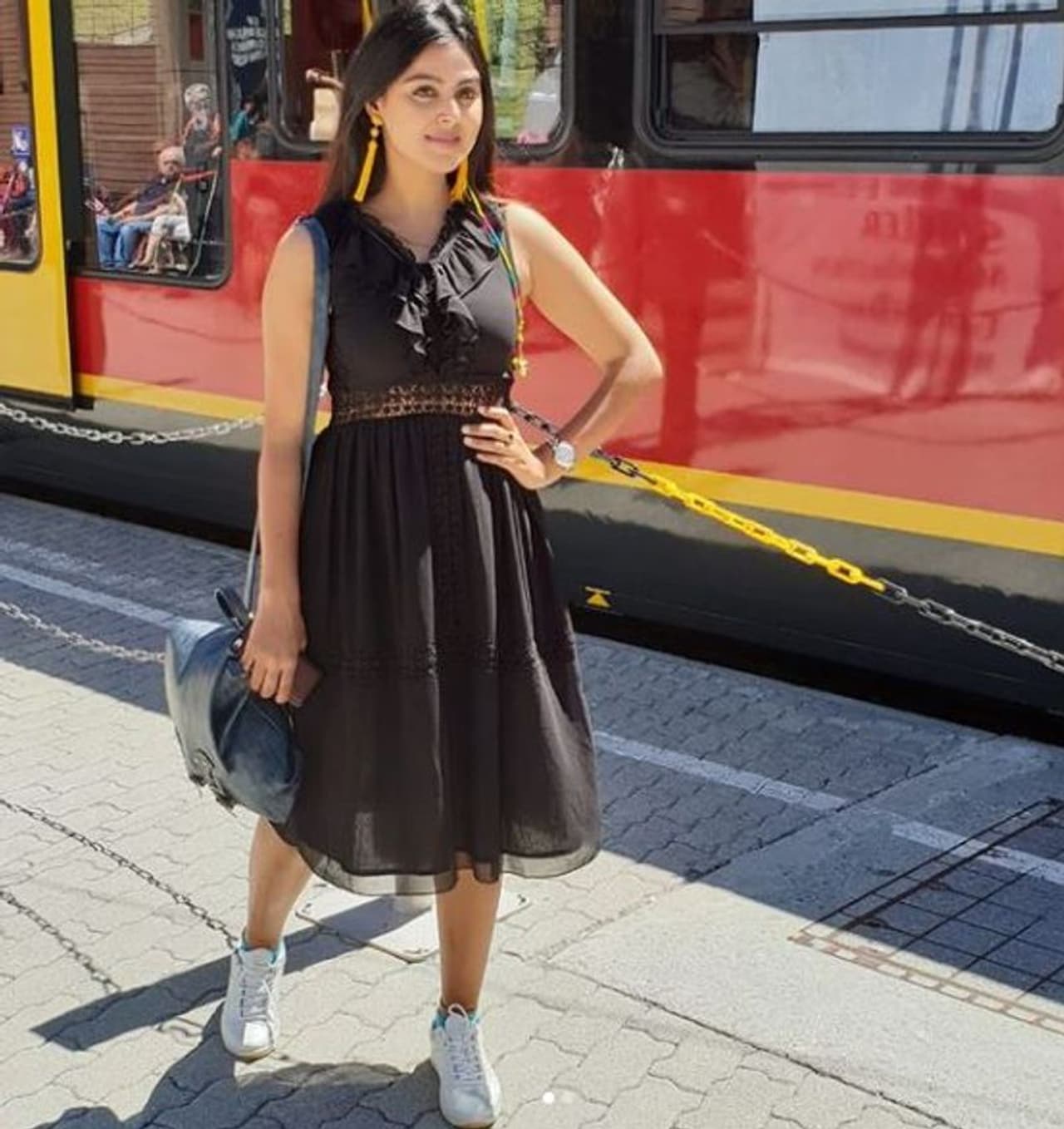 <p>ಮೋನಾಲ್ ಹುಟ್ಟಿದ್ದು 1991, ಗುಜರಾತ್‌ನಲ್ಲಿ.</p>