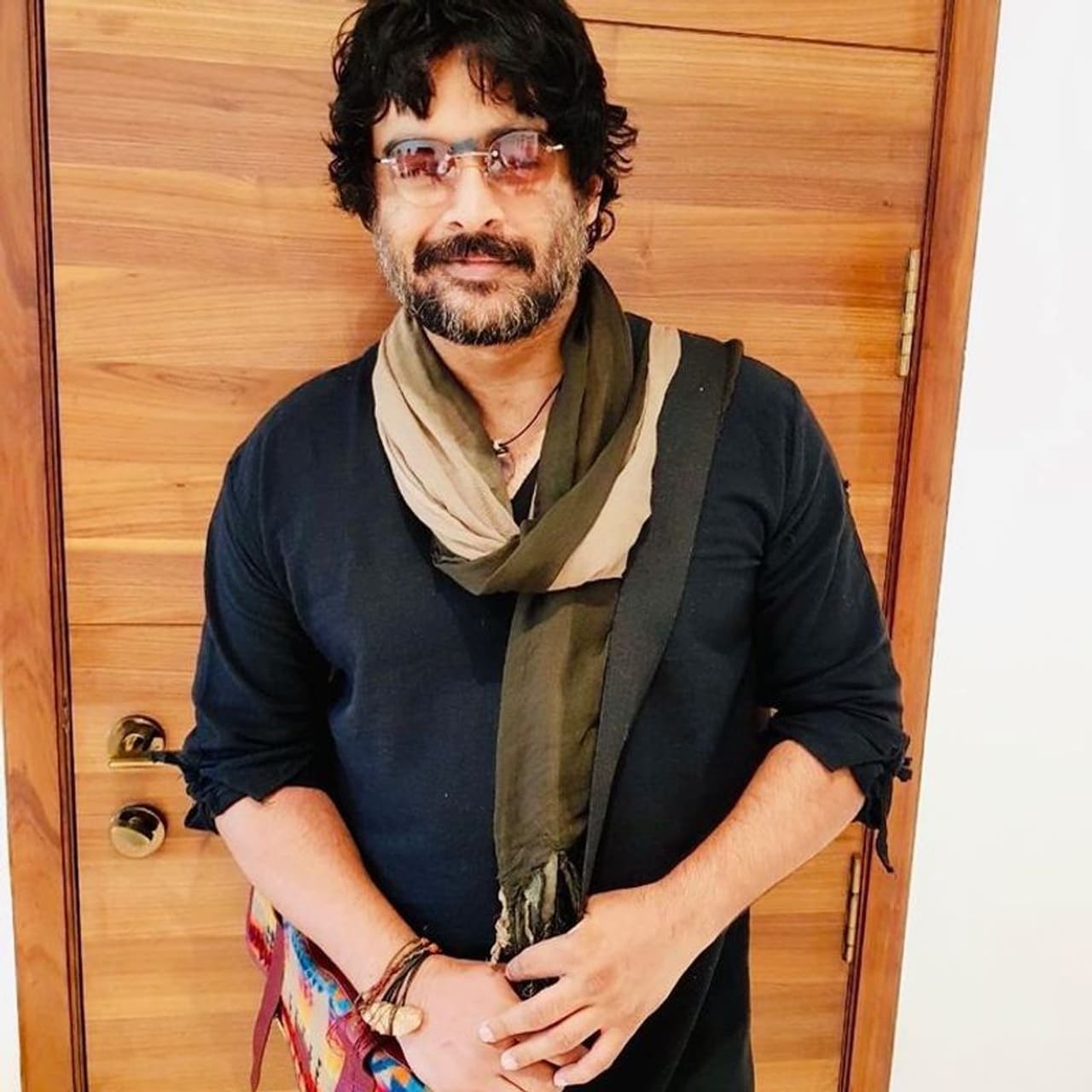 <p>ಪೌಡರ್ ಆಡ್ನೊಂದಿಗೆ ತಮ್ಮ ವೃತ್ತಿಜೀವನವನ್ನು ಶುರುಮಾಡಿದ ಮಾಧವನ್ , ಸಿನಿಮಾಕ್ಕೆ ಸೇರುವ ಮೊದಲು ಬನೆಗಿ ಅಪ್ನಿ ಬಾತ್, ಟೋಲ್ ಮೋಲ್ ಕೆ ಬೋಲ್ ಮತ್ತು ಘರ್ ಜಮೈ ಮುಂತಾದ ಟಿವಿ ಶೋಗಳಲ್ಲಿ ಕೆಲಸ ಮಾಡಿದರು. </p> <p>ಪೌಡರ್ ಆಡ್ನೊಂದಿಗೆ ತಮ್ಮ ವೃತ್ತಿಜೀವನವನ್ನು ಶುರುಮಾಡಿದ ಮಾಧವನ್ , ಸಿನಿಮಾಕ್ಕೆ ಸೇರುವ ಮೊದಲು ಬನೆಗಿ ಅಪ್ನಿ ಬಾತ್, ಟೋಲ್ ಮೋಲ್ ಕೆ ಬೋಲ್ ಮತ್ತು ಘರ್ ಜಮೈ ಮುಂತಾದ ಟಿವಿ ಶೋಗಳಲ್ಲಿ ಕೆಲಸ ಮಾಡಿದರು. </p>