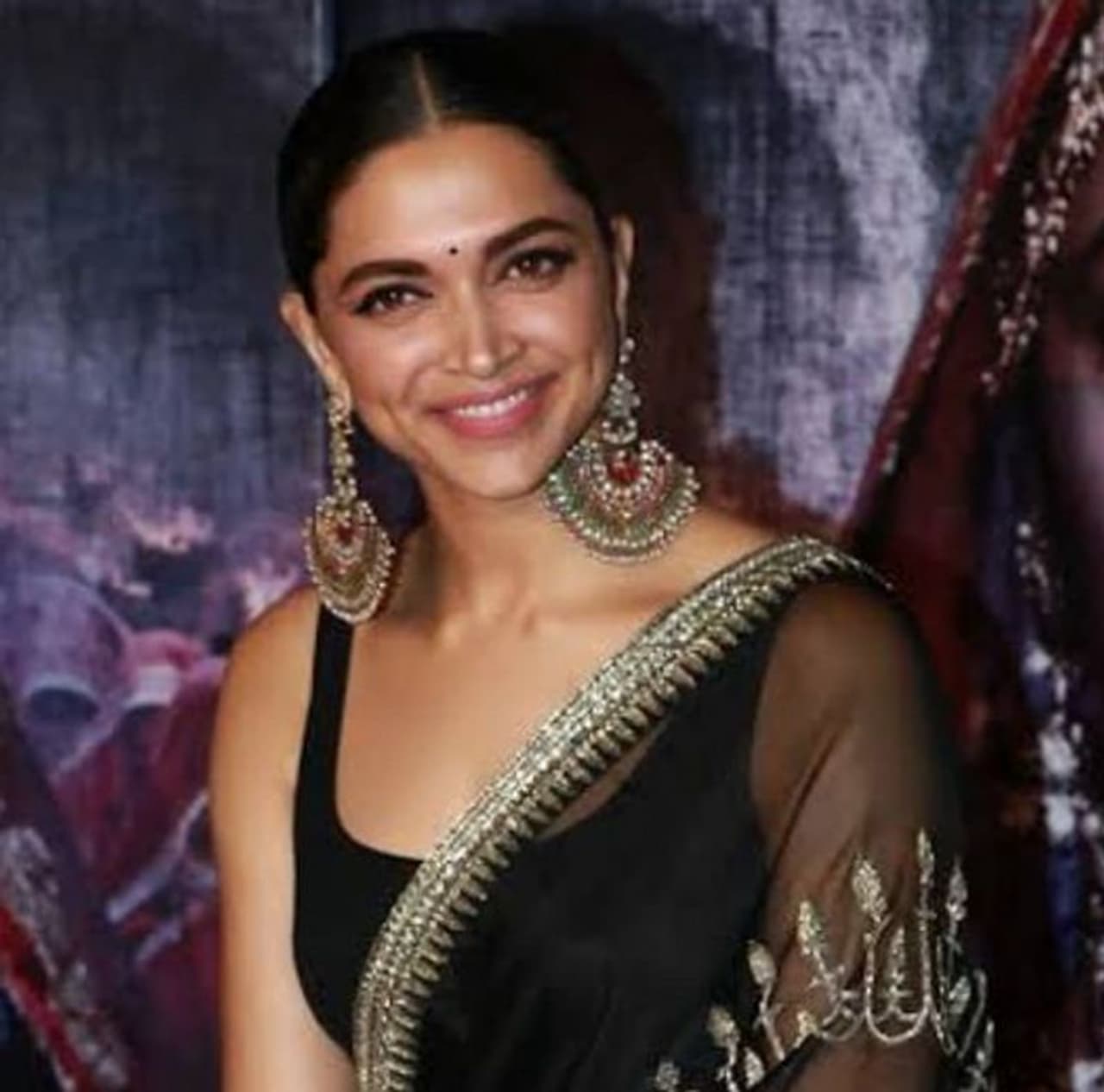 <p>ಬಾಲಿವುಡ್ ನಟಿ ದೀಪಿಕಾ ಪಡುಕೋಣೆ ನಟನೆ ಮಾತ್ರವಲ್ಲ, ಕ್ಯೂಟ್ ಡಿಂಪಲ್ ಸ್ಮೈಲ್ ಕೂಡಾ ಸೂಪರ್</p> <p>ಬಾಲಿವುಡ್ ನಟಿ ದೀಪಿಕಾ ಪಡುಕೋಣೆ ನಟನೆ ಮಾತ್ರವಲ್ಲ, ಕ್ಯೂಟ್ ಡಿಂಪಲ್ ಸ್ಮೈಲ್ ಕೂಡಾ ಸೂಪರ್</p>