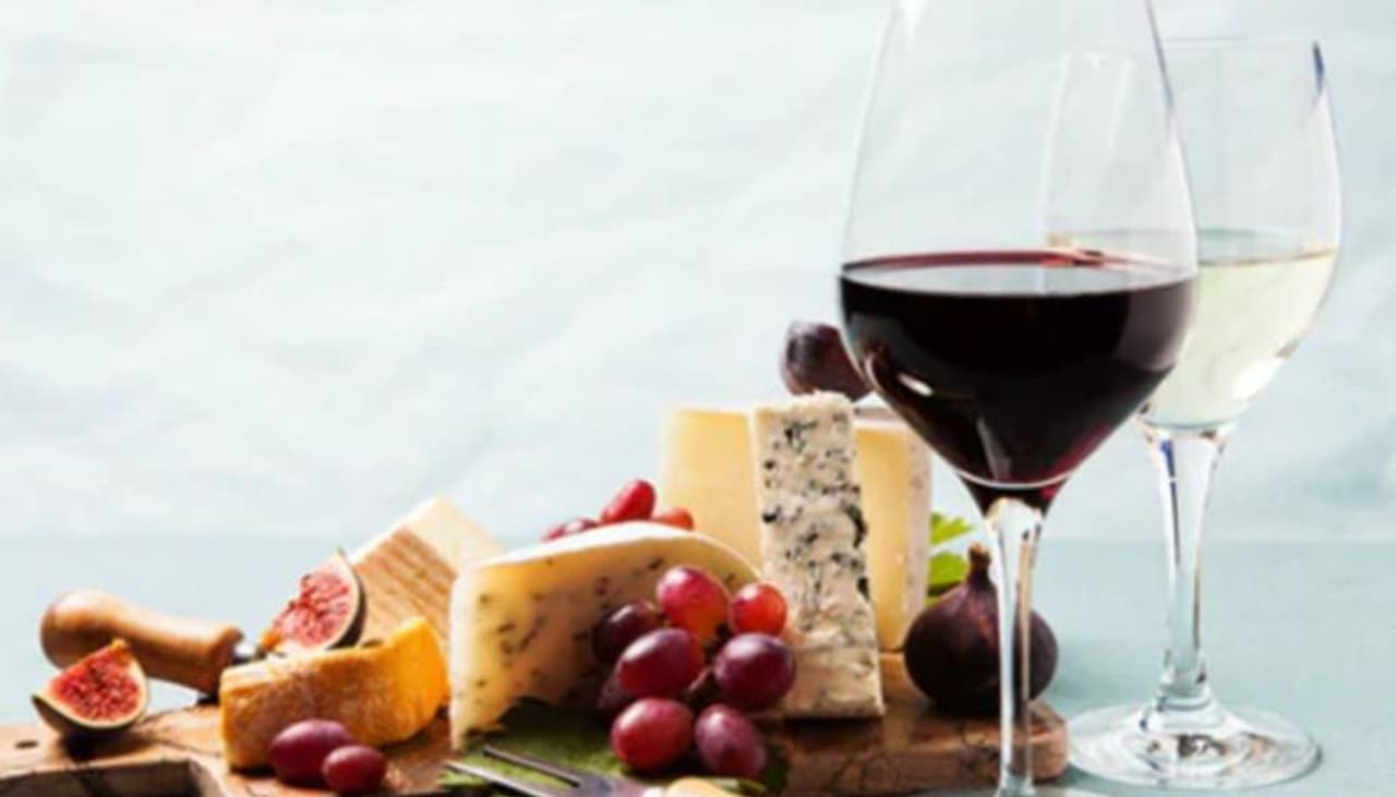 <p style="text align: justify;">మద్యం ఆరోగ్యానికి హానికరం. ఈ విషయం మనకు తెలిసిందే. అయితే.. వైన్ విషయంలో మాత్రం అది నిజం కాదు. ఎందుకంటే.. వైన్ తాగడం వల్ల ఆరోగ్యం కూడా లభిస్తుంది. అయితే... బెస్ట్ వైన్ తాగాలంటే మాత్రం మన దేశంలో ఈ ప్లేసెస్ లోనే తయారు చేస్తారట. మరి ఆ ప్లేసులేంటో.. ఆ వైన్ స్పెషాలిటీ ఏంటో ఓసారి చూసేద్దాం..</p> <p style="text align: justify;">మద్యం ఆరోగ్యానికి హానికరం. ఈ విషయం మనకు తెలిసిందే. అయితే.. వైన్ విషయంలో మాత్రం అది నిజం కాదు. ఎందుకంటే.. వైన్ తాగడం వల్ల ఆరోగ్యం కూడా లభిస్తుంది. అయితే... బెస్ట్ వైన్ తాగాలంటే మాత్రం మన దేశంలో ఈ ప్లేసెస్ లోనే తయారు చేస్తారట. మరి ఆ ప్లేసులేంటో.. ఆ వైన్ స్పెషాలిటీ ఏంటో ఓసారి చూసేద్దాం..</p>