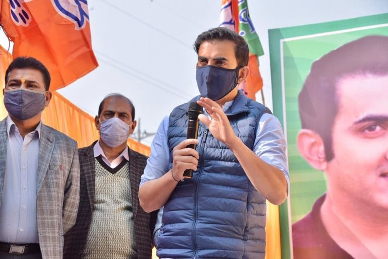 <p>ಟೀಂ ಇಂಡಿಯಾ ಮಾಜಿ ಕ್ರಿಕೆಟಿಗ ಗೌತಮ್ ಗಂಭೀರ್, ಸಂಸದನಾದ ಬಳಿಕ ಹಲವು ಸಾಮಾಜಿಕ ಕಾರ್ಯಗಳನ್ನು ಯಶಸ್ವಿಯಾಗಿ ಮಾಡುತ್ತಿದ್ದಾರೆ. ದೆಹಲಿ ಕಸದ ಸಮಸ್ಯೆಗೆ ಮುಕ್ತಿ ನೀಡಲು ಅವಿರತ ಪ್ರಯತ್ನ ಮಾಡುತ್ತಿದ್ದಾರೆ.</p> <p>ಟೀಂ ಇಂಡಿಯಾ ಮಾಜಿ ಕ್ರಿಕೆಟಿಗ ಗೌತಮ್ ಗಂಭೀರ್, ಸಂಸದನಾದ ಬಳಿಕ ಹಲವು ಸಾಮಾಜಿಕ ಕಾರ್ಯಗಳನ್ನು ಯಶಸ್ವಿಯಾಗಿ ಮಾಡುತ್ತಿದ್ದಾರೆ. ದೆಹಲಿ ಕಸದ ಸಮಸ್ಯೆಗೆ ಮುಕ್ತಿ ನೀಡಲು ಅವಿರತ ಪ್ರಯತ್ನ ಮಾಡುತ್ತಿದ್ದಾರೆ.</p>