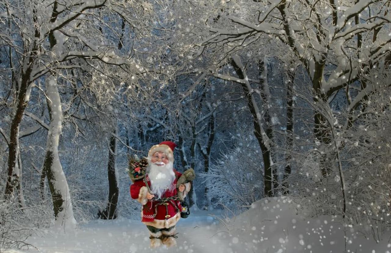 <p>ലോകമെമ്പാടുമുള്ള കുട്ടികളുടെ പ്രിയപ്പെട്ട ക്രിസ്മസ് അപ്പൂപ്പനാണ് സാന്റാക്ലോസ്.&nbsp;</p>