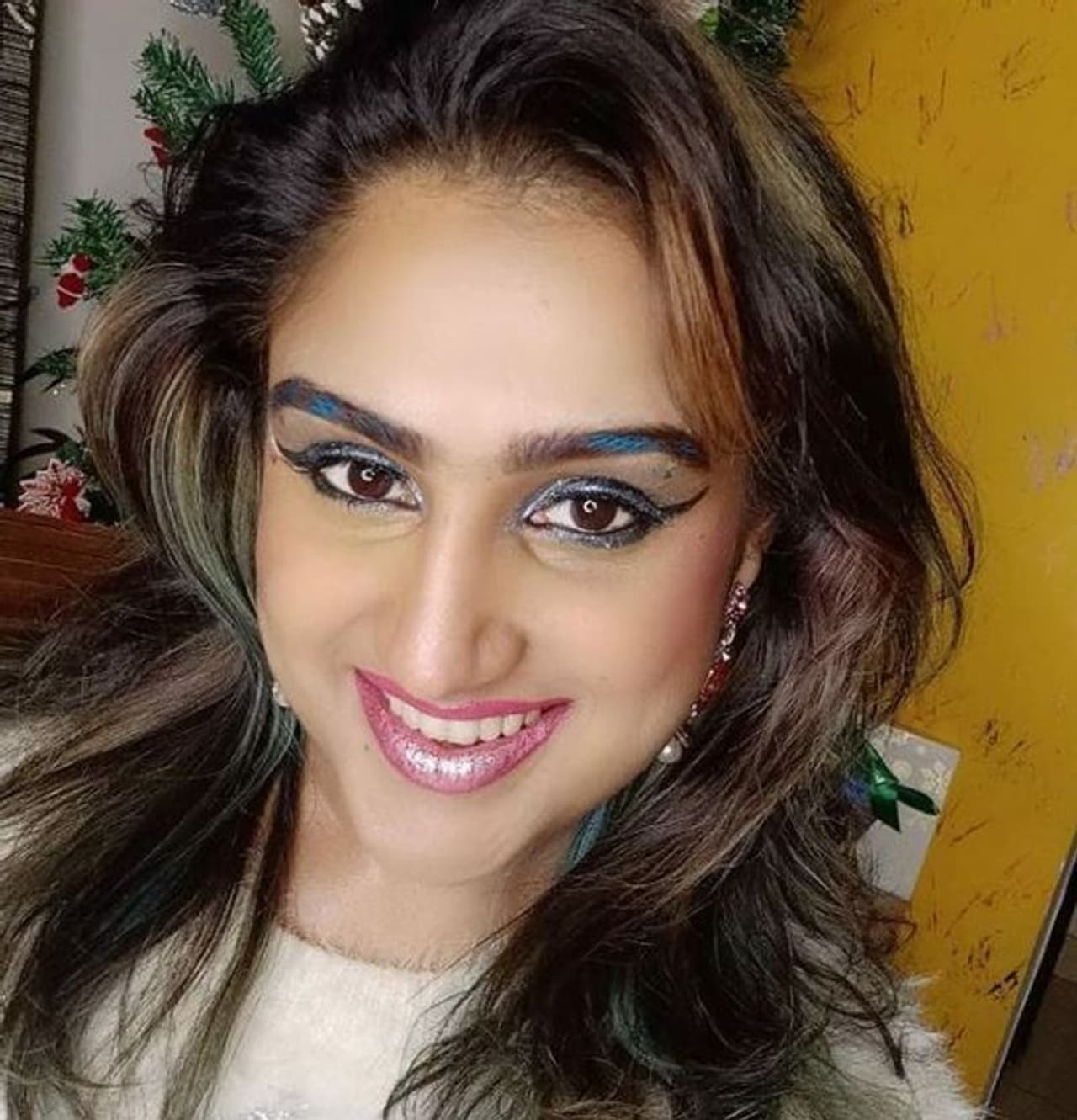 <p style="text align: justify;">பீட்டர் பால் குறித்த நீண்ட பிரச்சனைக்குப் பிறகு, தற்போது வனிதா வாழ்வில் மீண்டும் வசந்தம் வீச ஆரம்பித்துள்ளது, இவர் ஹீரோயினாக நடிக்கும் படம் இன்று பூஜையுடன் துவங்கியுள்ளதாக வனிதாவே சமூக வலைதள பக்கத்தில் உறுதிசெய்துள்ளார்.</p> <p style="text align: justify;">பீட்டர் பால் குறித்த நீண்ட பிரச்சனைக்குப் பிறகு, தற்போது வனிதா வாழ்வில் மீண்டும் வசந்தம் வீச ஆரம்பித்துள்ளது, இவர் ஹீரோயினாக நடிக்கும் படம் இன்று பூஜையுடன் துவங்கியுள்ளதாக வனிதாவே சமூக வலைதள பக்கத்தில் உறுதிசெய்துள்ளார்.</p>