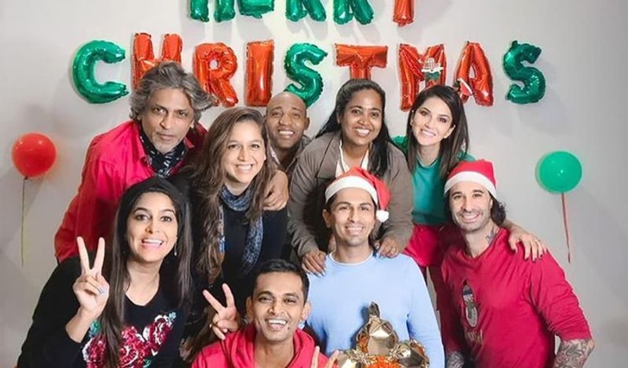 <p>ಸನ್ನಿ ಲಿಯೋನ್ 2020 ರ ಕ್ರಿಸ್ಮಸ್ ಹಬ್ಬವನ್ನು ಮಕ್ಕಳು, ಕುಟುಂಬ ಮತ್ತು ಸ್ನೇಹಿತರೊಂದಿಗೆ ಆಚರಿಸಿದರು. ಸೆಲೆಬ್ರೆಷನ್ನ ಅನೇಕ ಫೋಟೋಗಳನ್ನು ಅವರು ಇನ್ಸ್ಟಾಗ್ರಾಮ್ಲ್ಲಿ ಹಂಚಿಕೊಂಡಿದ್ದಾರೆ. </p> <p>ಸನ್ನಿ ಲಿಯೋನ್ 2020 ರ ಕ್ರಿಸ್ಮಸ್ ಹಬ್ಬವನ್ನು ಮಕ್ಕಳು, ಕುಟುಂಬ ಮತ್ತು ಸ್ನೇಹಿತರೊಂದಿಗೆ ಆಚರಿಸಿದರು. ಸೆಲೆಬ್ರೆಷನ್ನ ಅನೇಕ ಫೋಟೋಗಳನ್ನು ಅವರು ಇನ್ಸ್ಟಾಗ್ರಾಮ್ಲ್ಲಿ ಹಂಚಿಕೊಂಡಿದ್ದಾರೆ. </p>