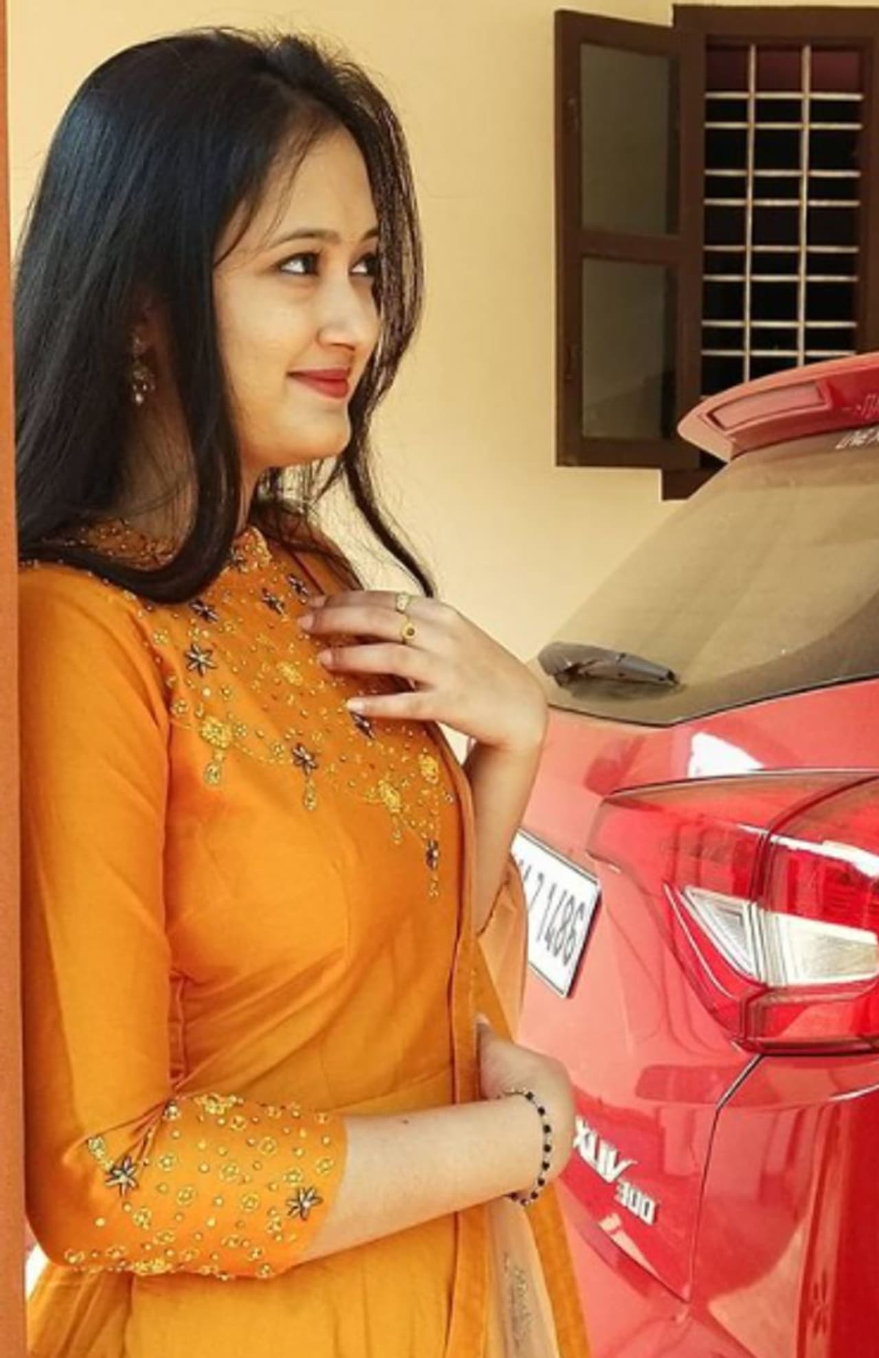 <p>ಕ್ಯೂಟ್ ಮುಖದ, ಸ್ವೀಟ್ ಧ್ವನಿಯ ಅಖಿಲಾ ಪಜಿಮಣ್ಣು ಹಾಡುತ್ತಿದ್ದಾರೆ. ನಿನಗಾಗಿ ನನ್ನ ಮನಸು ಮಿಡಿಯುತ್ತಿದೆ ಎಂದಿದ್ದಾರೆ. ಯಾರಿಗಾಗಿ ಮಿಡಿಯುತ್ತಿದ್ದಾರೆ ಅಖಿಲಾ</p> <p>ಕ್ಯೂಟ್ ಮುಖದ, ಸ್ವೀಟ್ ಧ್ವನಿಯ ಅಖಿಲಾ ಪಜಿಮಣ್ಣು ಹಾಡುತ್ತಿದ್ದಾರೆ. ನಿನಗಾಗಿ ನನ್ನ ಮನಸು ಮಿಡಿಯುತ್ತಿದೆ ಎಂದಿದ್ದಾರೆ. ಯಾರಿಗಾಗಿ ಮಿಡಿಯುತ್ತಿದ್ದಾರೆ ಅಖಿಲಾ</p>