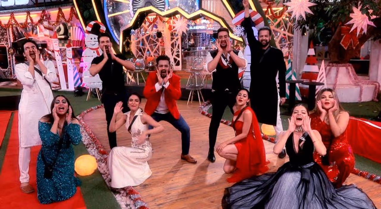 <p>The Weekend Ka Vaar episodes are always packed with fun, drama and a whole lot of entertainment. The episode begins with Rubina taking to the mic and becoming an RJ with her exclusive show, The Rubina Show!</p> <p>The Weekend Ka Vaar episodes are always packed with fun, drama and a whole lot of entertainment. The episode begins with Rubina taking to the mic and becoming an RJ with her exclusive show, The Rubina Show!</p>