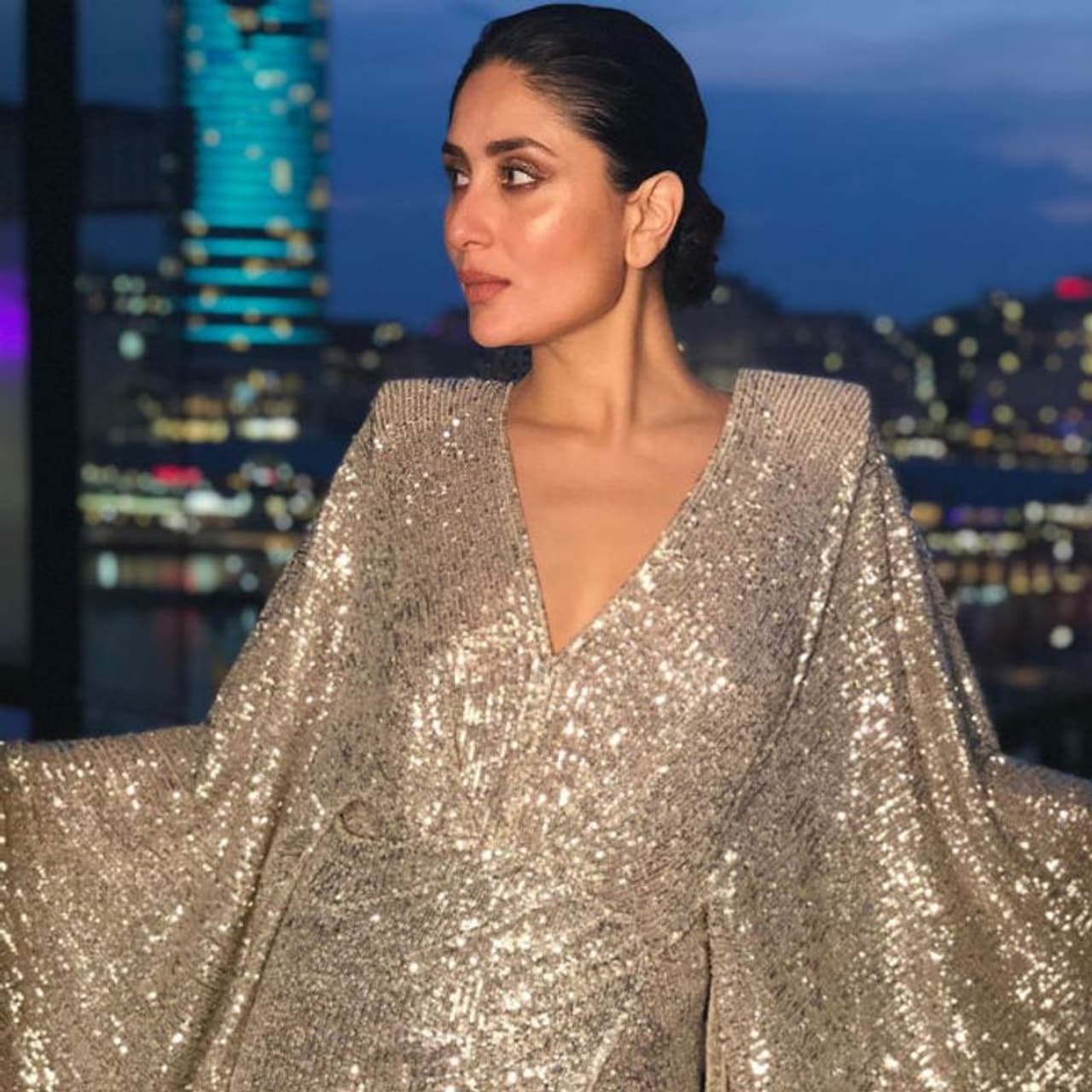 <p>ಸಾಮಾಜಿಕ ಮಾಧ್ಯಮವು ಭಾವನೆಗಳನ್ನು ವ್ಯಕ್ತಪಡಿಸಲು, ಪ್ರತಿಕ್ರಿಯಿಸಲು, ಹಂಚಿಕೊಳ್ಳಲು ಒಂದು ವೇದಿಕೆ. ಹಾಗೆಯೇ ಸೆಲೆಬ್ರೆಟಿಗಳು ಹಾಗೂ ಸಿನಿಮಾ ಸ್ಟಾರ್ಸ್‌ ತಮ್ಮ ಫ್ಯಾನ್ಸ್‌ ಜೊತೆ ಸಂಪರ್ಕದಲ್ಲಿರಲು ಈ ಮಾಧ್ಯವಮವನ್ನೇ ಬಳಸುತ್ತಾರೆ.</p>