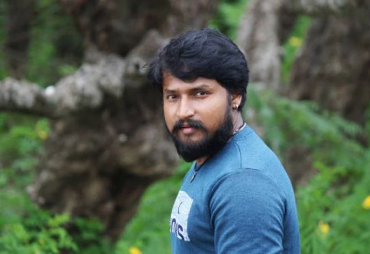 <p>ಜೀ ಕನ್ನಡ ವಾಹಿನಿಯಲ್ಲಿ ಪ್ರಸಾರವಾಗುವ ಖ್ಯಾತ ರಿಯಾಲಿಟಿ ಶೋ ಮೂಲಕ ಕಿರುತೆರೆಗೆ ಪರಿಚಿತರಾದ ಚನ್ನಪ್ಪ.</p> <p>ಜೀ ಕನ್ನಡ ವಾಹಿನಿಯಲ್ಲಿ ಪ್ರಸಾರವಾಗುವ ಖ್ಯಾತ ರಿಯಾಲಿಟಿ ಶೋ ಮೂಲಕ ಕಿರುತೆರೆಗೆ ಪರಿಚಿತರಾದ ಚನ್ನಪ್ಪ.</p>