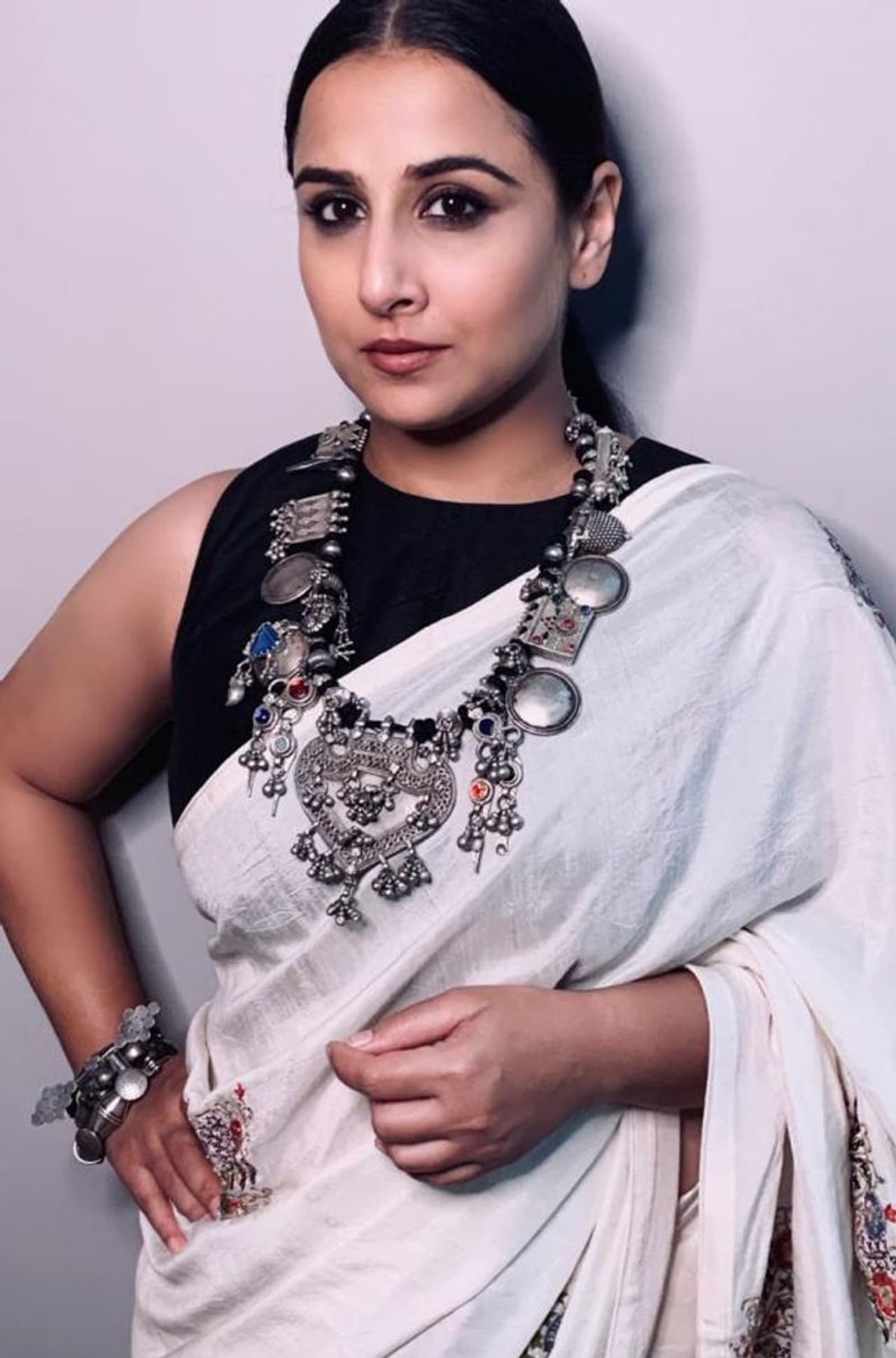 <p style="text align: justify;">ಮೋಸ್ಟ್ ಟ್ಯಾಲೆಂಟೆಡ್ ನಟಿ ಎಂದೇ ಫೇಮಸ್ ವಿದ್ಯಾ ಬಾಲನ್. ತಮ್ಮ ನಟನೆ ಜೊತೆಗೆ ತಮ್ಮ ಸ್ಟೈಲ್ ಮೂಲಕ ಗಮನ ಸೆಳೆಯುವಲ್ಲಿ ಎಂದಿಗೂ ಫೇಲ್ ಆಗಿಲ್ಲ ವಿದ್ಯಾ.</p> <p style="text align: justify;">ಮೋಸ್ಟ್ ಟ್ಯಾಲೆಂಟೆಡ್ ನಟಿ ಎಂದೇ ಫೇಮಸ್ ವಿದ್ಯಾ ಬಾಲನ್. ತಮ್ಮ ನಟನೆ ಜೊತೆಗೆ ತಮ್ಮ ಸ್ಟೈಲ್ ಮೂಲಕ ಗಮನ ಸೆಳೆಯುವಲ್ಲಿ ಎಂದಿಗೂ ಫೇಲ್ ಆಗಿಲ್ಲ ವಿದ್ಯಾ.</p>