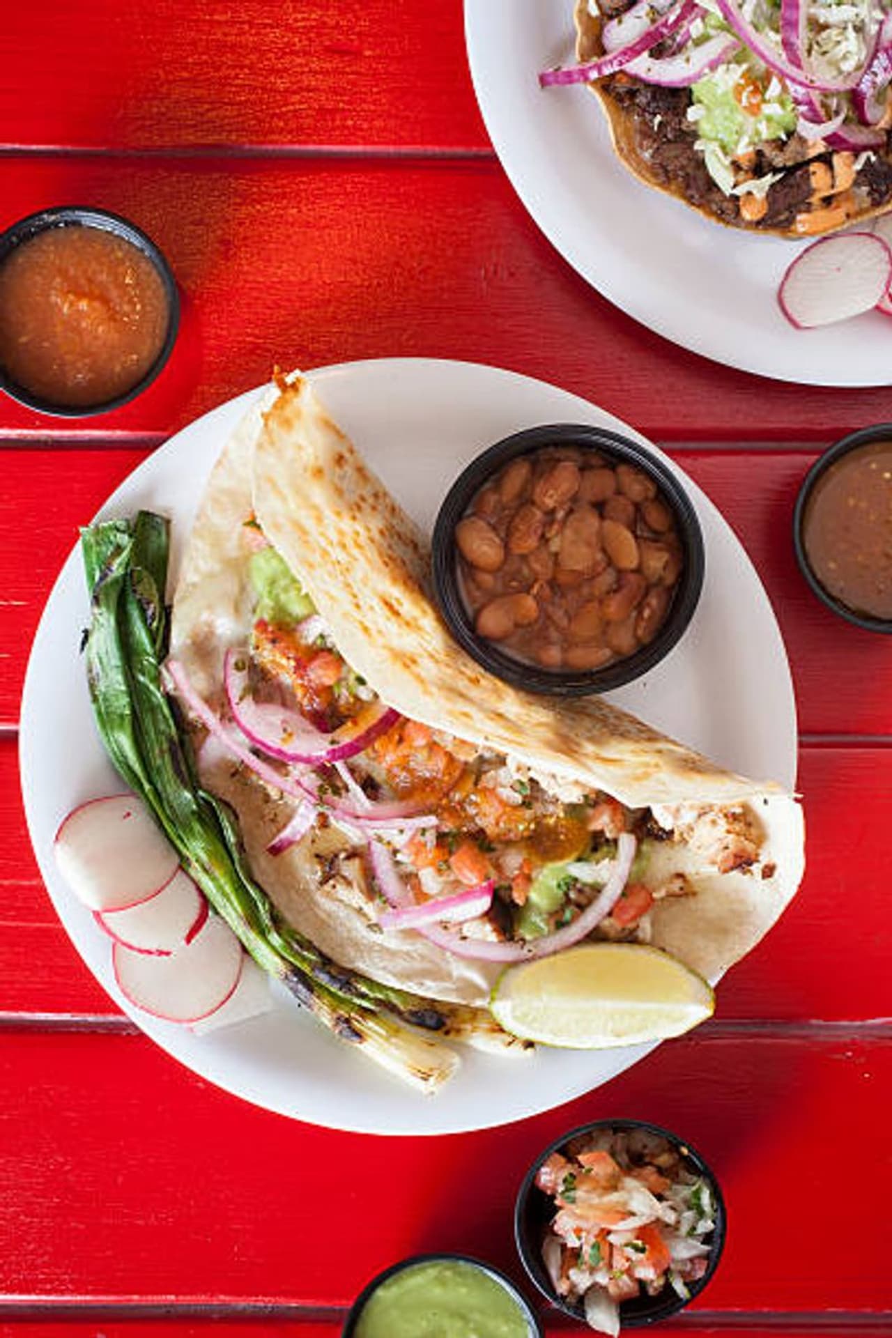 <p style="text align: justify;">ಆಹಾರಗಳ ಸೇವನೆ ಕೇವಲ ಹೊಟ್ಟೆ ತುಂಬಲು ಮಾತ್ರ ಎಂದು ತಿಳಿದರೆ ತಪ್ಪಾಗಬಹುದು. ಯಾಕೆಂದರೆ ಎರಡು ವಿರುದ್ಧವಾದ ಆಹಾರಗಳನ್ನು ಜೊತೆಯಾಗಿ ಸೇವಿಸಿದರೆ ಅದರಿಂದ ಆರೋಗ್ಯದ ಮೇಲೆ ಭಾರಿ ಪರಿಣಾಮ ಬೀರುತ್ತದೆ. ಅಜೀರ್ಣದ ಸಮಸ್ಯೆ ಹೆಚ್ಚಾಗಿ ಕಾಡುವ ಸಾಧ್ಯತೆ ಇದೆ. </p> <p style="text align: justify;">ಆಹಾರಗಳ ಸೇವನೆ ಕೇವಲ ಹೊಟ್ಟೆ ತುಂಬಲು ಮಾತ್ರ ಎಂದು ತಿಳಿದರೆ ತಪ್ಪಾಗಬಹುದು. ಯಾಕೆಂದರೆ ಎರಡು ವಿರುದ್ಧವಾದ ಆಹಾರಗಳನ್ನು ಜೊತೆಯಾಗಿ ಸೇವಿಸಿದರೆ ಅದರಿಂದ ಆರೋಗ್ಯದ ಮೇಲೆ ಭಾರಿ ಪರಿಣಾಮ ಬೀರುತ್ತದೆ. ಅಜೀರ್ಣದ ಸಮಸ್ಯೆ ಹೆಚ್ಚಾಗಿ ಕಾಡುವ ಸಾಧ್ಯತೆ ಇದೆ. </p>