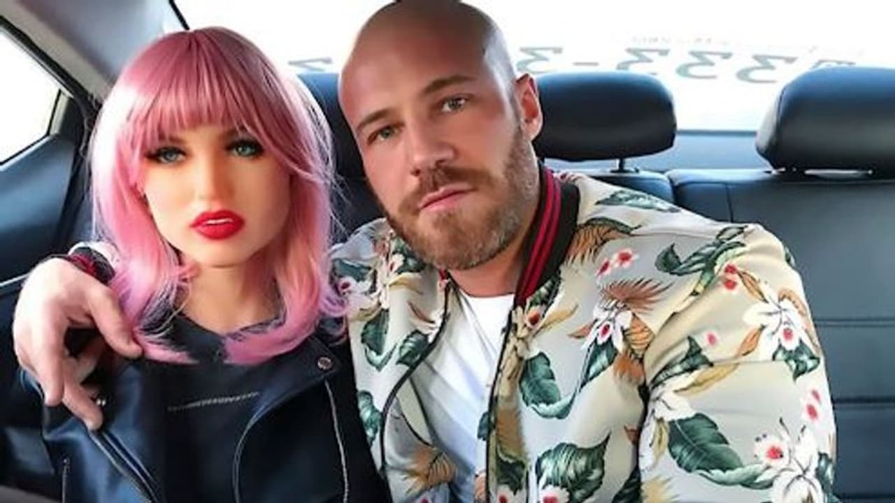 <p>യൂറിയ്ക്ക് വധുവായി എത്തിയത് മാർഗോ എന്ന സെക്സ് ടോയ്. വിവാഹം കഴിഞ്ഞ് രണ്ടു പേരും രണ്ടിടത്തായെന്ന് യൂറി തന്നെ പറയുന്നു. </p> <p>യൂറിയ്ക്ക് വധുവായി എത്തിയത് മാർഗോ എന്ന സെക്സ് ടോയ്. വിവാഹം കഴിഞ്ഞ് രണ്ടു പേരും രണ്ടിടത്തായെന്ന് യൂറി തന്നെ പറയുന്നു. </p>