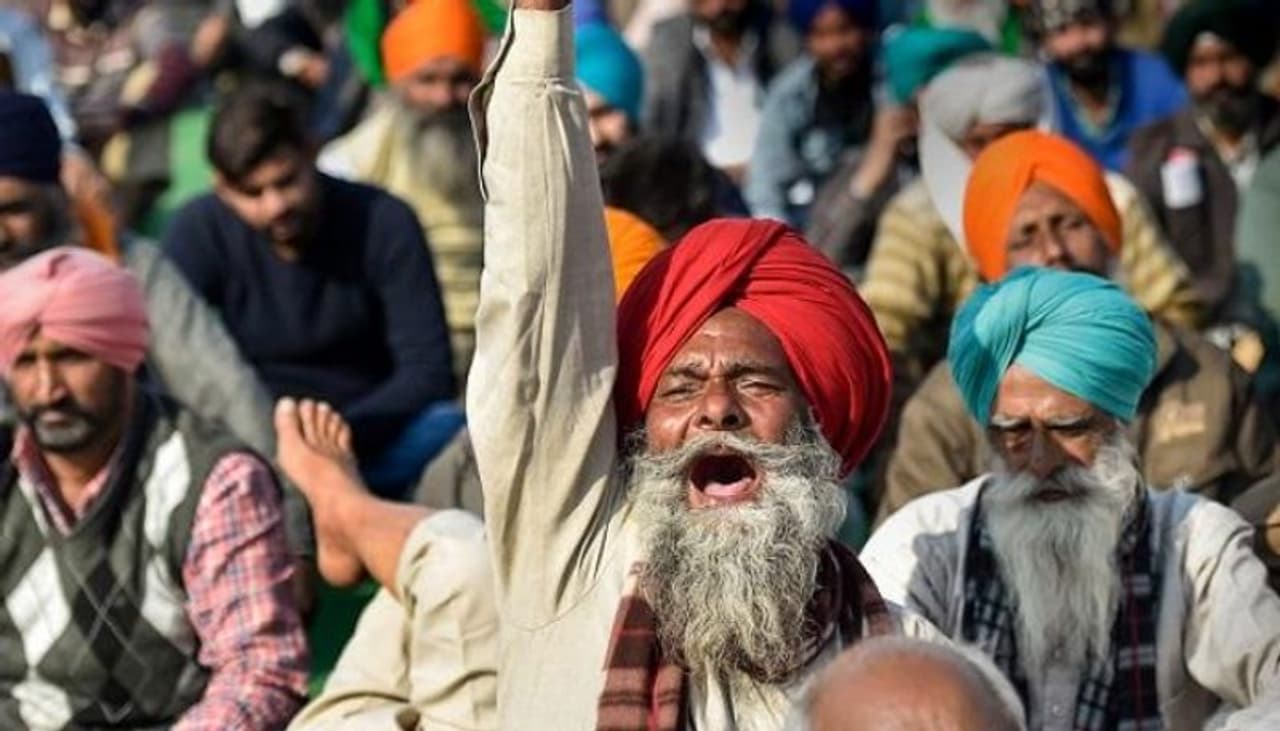 <p>ಕೇಂದ್ರ ಸರ್ಕಾರ ತಂದಿರುವ 3 ಕೃಷಿ ಕಾನೂನುಗಳನ್ನು ಹಿಂಪಡೆಯಬೇಕು ಒತ್ತಾಯಿಸಿ ರೈತರು ನಡೆಸುತ್ತಿರುವ ಪ್ರತಿಭಟನೆ ಒಂದು ತಿಂಗಳು ಕಳೆದಿದೆ. ಹಲವು ಸುತ್ತಿನ ಮಾತುಕತೆಗಳು ವಿಫಲಗೊಂಡಿದೆ.</p> <p>ಕೇಂದ್ರ ಸರ್ಕಾರ ತಂದಿರುವ 3 ಕೃಷಿ ಕಾನೂನುಗಳನ್ನು ಹಿಂಪಡೆಯಬೇಕು ಒತ್ತಾಯಿಸಿ ರೈತರು ನಡೆಸುತ್ತಿರುವ ಪ್ರತಿಭಟನೆ ಒಂದು ತಿಂಗಳು ಕಳೆದಿದೆ. ಹಲವು ಸುತ್ತಿನ ಮಾತುಕತೆಗಳು ವಿಫಲಗೊಂಡಿದೆ.</p>