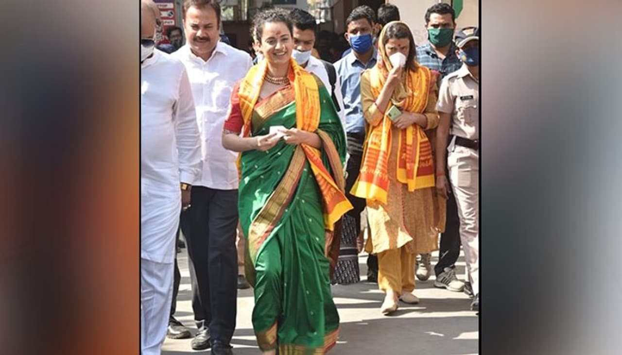 <p>ಸೋಮವಾರ ಮುಂಬೈಗೆ ಆಗಮಿಸಿದ ಕಂಗನಾ ಮಂಗಳವಾರ ನಗರದ ಸಿದ್ಧಿ ವಿನಾಯಕ ದೇವಸ್ಥಾನಕ್ಕೆ ಭೇಟಿ ನೀಡಿದ್ದರು</p><p> </p><p> </p> <p>ಸೋಮವಾರ ಮುಂಬೈಗೆ ಆಗಮಿಸಿದ ಕಂಗನಾ ಮಂಗಳವಾರ ನಗರದ ಸಿದ್ಧಿ ವಿನಾಯಕ ದೇವಸ್ಥಾನಕ್ಕೆ ಭೇಟಿ ನೀಡಿದ್ದರು</p><p> </p><p> </p>