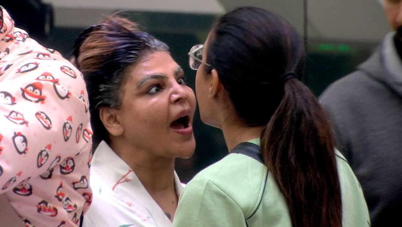 <p>With the new shocker in the form of nominations that all the housemates have received, the Bigg Boss House's mood is quite tense. Anything can trigger a showdown and that’s what happens when Arshi comments on Rahul Vaidya. </p> <p>With the new shocker in the form of nominations that all the housemates have received, the Bigg Boss House's mood is quite tense. Anything can trigger a showdown and that’s what happens when Arshi comments on Rahul Vaidya. </p>