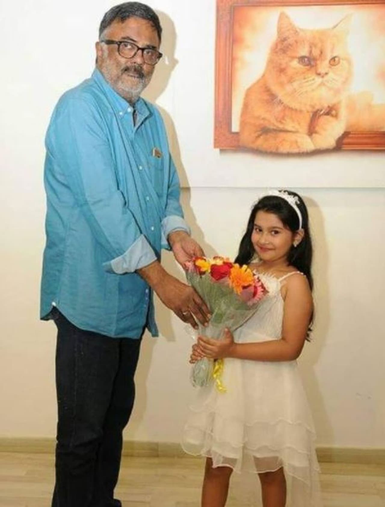 <p>ஒளிப்பதிவாளர் பி.சி. ஸ்ரீராமுடன் செல்ல குட்டி யுவினா </p> <p>ஒளிப்பதிவாளர் பி.சி. ஸ்ரீராமுடன் செல்ல குட்டி யுவினா </p>