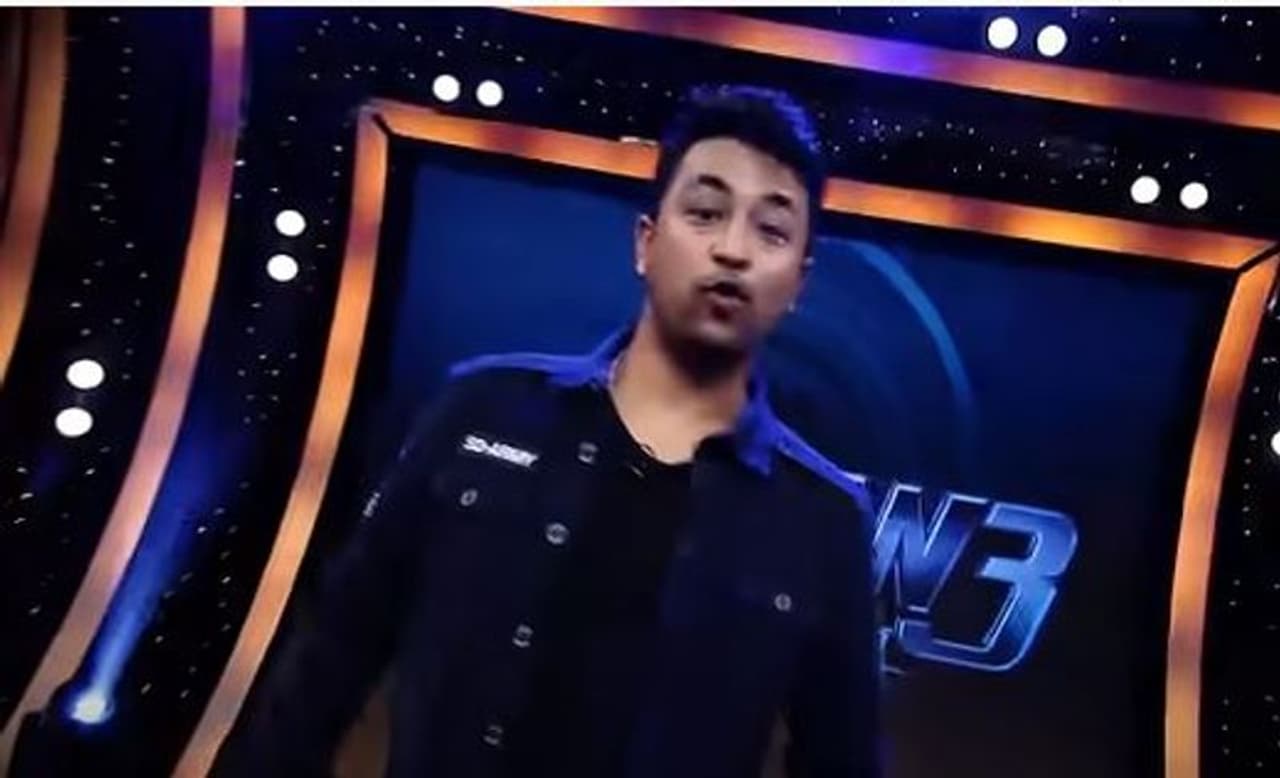 ప్రగ్యాన్ ఓజా మాజీ టీమిండియా క్రికెట్ ప్లేయర్. ఐసీసీ నెంబర్ వన్ స్పిన్నర్. టెస్ట్, వన్డే, టీ20 ఇలా అన్నీ ఫార్మాట్లలో బెస్ట్ బౌలర్గా రాణించిన ప్రగ్యాన్ ఓజా ప్రస్తుతం ఐపీఎల్క్, రంజీలకు పరిమితమయ్యారు. ప్రగ్యాన్ ఓజా మాజీ టీమిండియా క్రికెట్ ప్లేయర్. ఐసీసీ నెంబర్ వన్ స్పిన్నర్. టెస్ట్, వన్డే, టీ20 ఇలా అన్నీ ఫార్మాట్లలో బెస్ట్ బౌలర్గా రాణించిన ప్రగ్యాన్ ఓజా ప్రస్తుతం ఐపీఎల్క్, రంజీలకు పరిమితమయ్యారు.