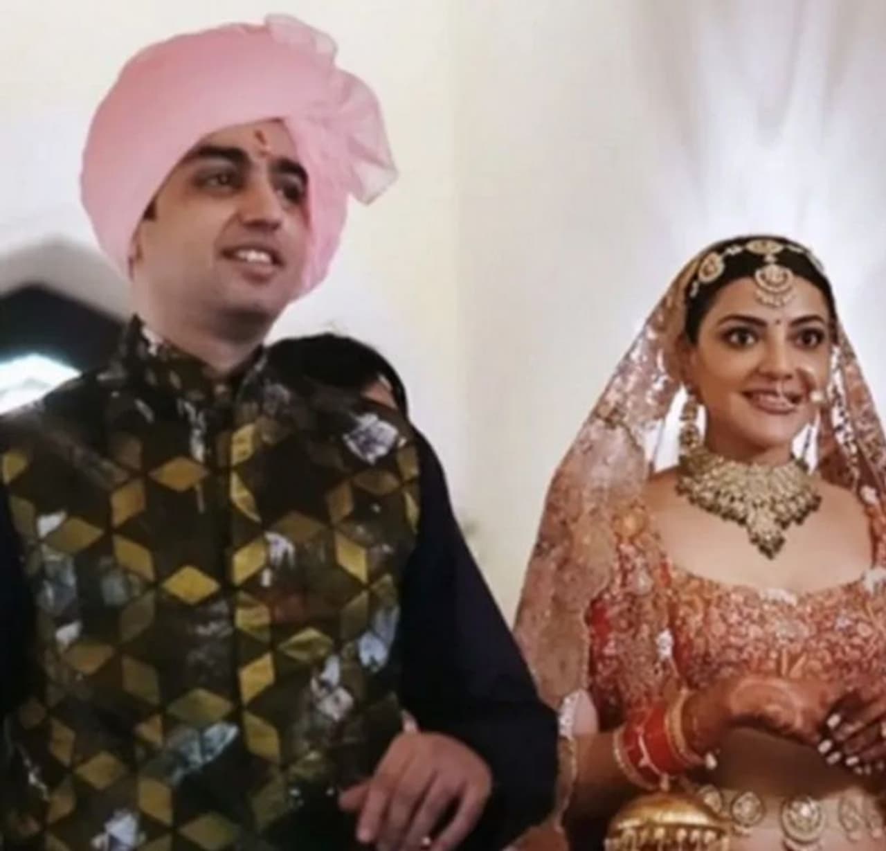 <p>കൊവിഡ് കാലത്തായിരുന്നു കാജല് അഗര്വാളിന്റെയും ഗൗതം കിച്ലുവിന്റെയും വിവാഹം.</p><p> </p> <p>കൊവിഡ് കാലത്തായിരുന്നു കാജല് അഗര്വാളിന്റെയും ഗൗതം കിച്ലുവിന്റെയും വിവാഹം.</p><p> </p>