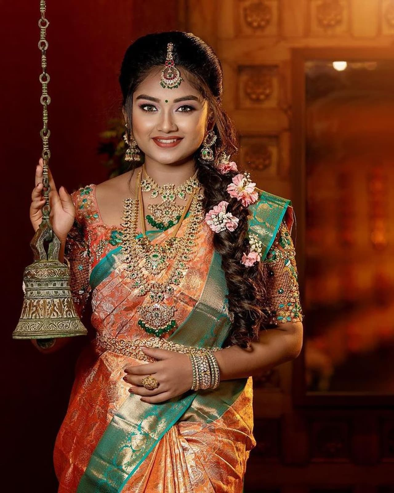 <p>அழகு சிலை போல் போல் நின்றிருக்கும் வெண்பா </p> <p>அழகு சிலை போல் போல் நின்றிருக்கும் வெண்பா </p>