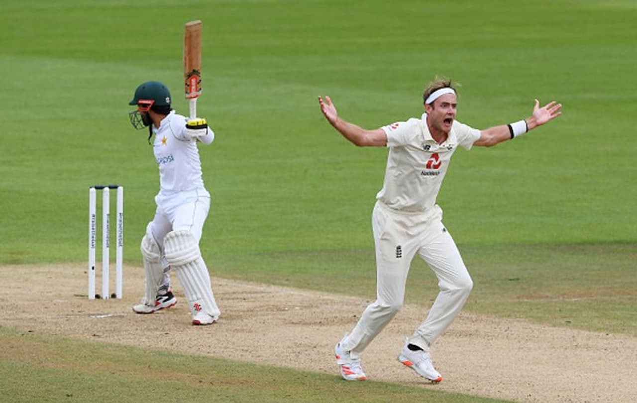 <p>&nbsp;</p><p><strong>1. സ്റ്റുവര്‍ട്ട് ബ്രോഡ്</strong></p><p>&nbsp;</p><p>കഴിഞ്ഞ പതിറ്റാണ്ടില്‍ സ്റ്റുവര്‍ട്ട് ബ്രോഡ് എന്ന പേരില്ലാതെ ടെസ്റ്റ് ചരിത്രം പറയാനാവില്ല. 2020ല്‍ വിക്കറ്റ് വേട്ടക്കാരില്‍ മുമ്പന്‍ അതേ&nbsp;ബ്രോഡാണ്. എട്ട് മത്സരങ്ങളില്‍ 14.76 ശരാശരിയില്‍ 38 വിക്കറ്റുകള്‍. വെസ്റ്റ് ഇന്‍ഡീസ്, പാകിസ്ഥാന്‍ ടീമുകള്‍ക്കെതിരായ പരമ്പരകളാണ് ബ്രോഡിനെ തുണച്ചത്.&nbsp;</p><p>&nbsp;</p>