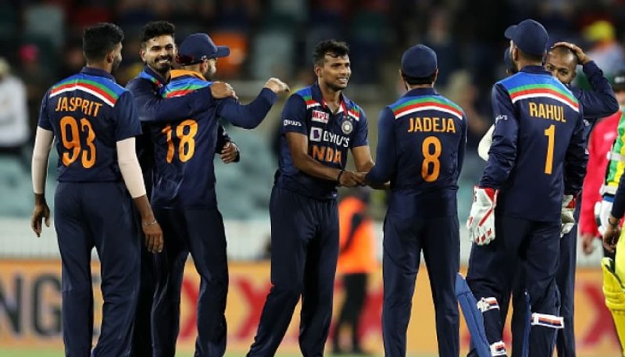 <p>ప్రస్తుత జట్టులో ధోనీ, రోహిత్ శర్మ, రహానే, పూజారా, అశ్విన్, రైనా, సాహా, షమీ, ఉమేశ్ యాదవ్, నటరాజన్లకు అమ్మాయిలు జన్మించారు. తాజాగా ఈ జాబితాలోకి విరాట్ కోహ్లీ కూడా చేరాడు.</p> <p>ప్రస్తుత జట్టులో ధోనీ, రోహిత్ శర్మ, రహానే, పూజారా, అశ్విన్, రైనా, సాహా, షమీ, ఉమేశ్ యాదవ్, నటరాజన్లకు అమ్మాయిలు జన్మించారు. తాజాగా ఈ జాబితాలోకి విరాట్ కోహ్లీ కూడా చేరాడు.</p>