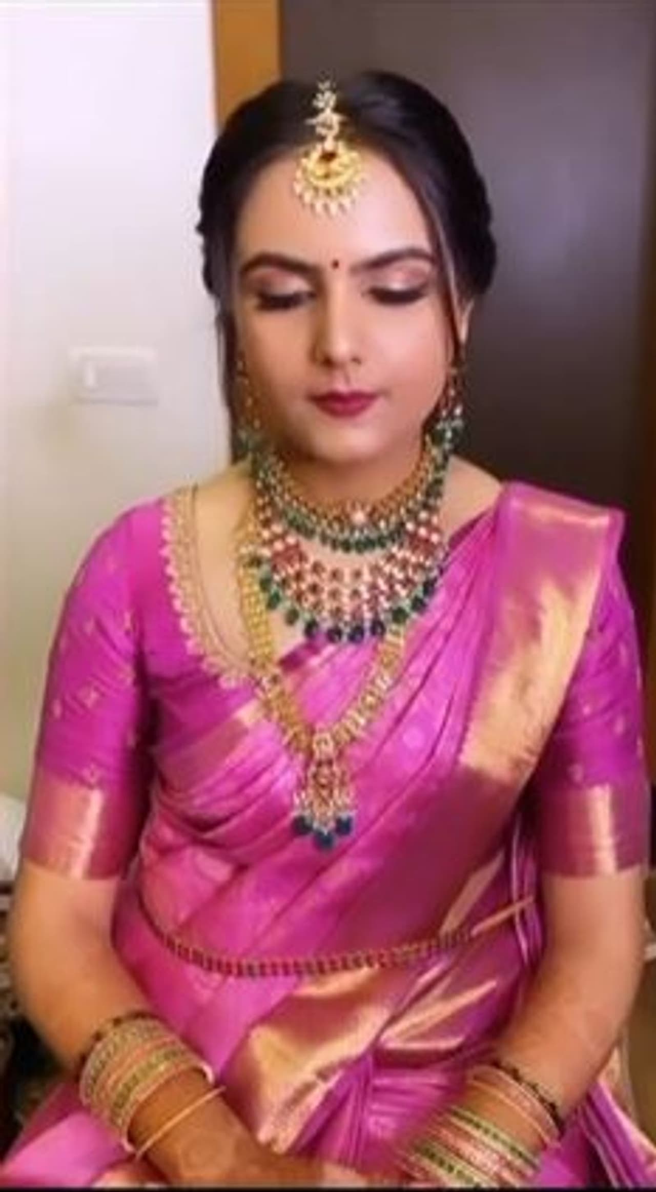 <p>ಡಿಸೆಂಬರ್ 28ರಂದು ದಾಂಪತ್ಯ ಜೀವನಕ್ಕೆ ಕಾಲಿಟ್ಟ ರಮೇಶ ಅರವಿಂದ್ ಪುತ್ರಿ ನಿಹಾರಿಕಾ.</p>