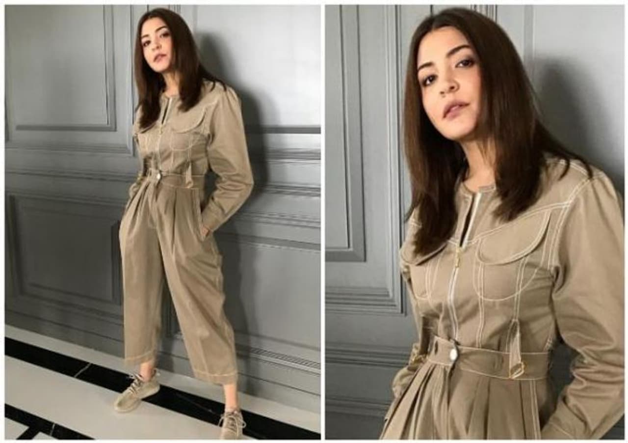 <p style="text align: justify;">Anushka Sharma's makeup is always flawless. Soft lip shades and rosy cheeks are her go to look. Do you want to know her ultimate makeup hack? Keep reading.</p>