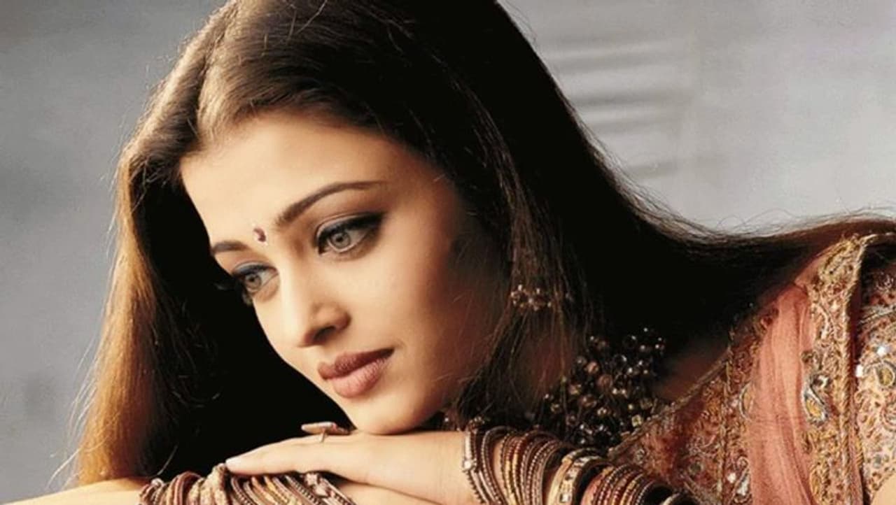 <p>ಬಹಳ ದಿನಗಳ ನಂತರ ಐಶ್ವರ್ಯಾ ಮಣಿರತ್ನಂ ಅವರ ಪೊನ್ನಿಯಿನ್ ಸೆಲ್ವನ್ ಸಿನಿಮಾದಲ್ಲಿ ಕಾಣಿಸಿಕೊಳ್ಳಲಿದ್ದಾರೆ.</p> <p>ಬಹಳ ದಿನಗಳ ನಂತರ ಐಶ್ವರ್ಯಾ ಮಣಿರತ್ನಂ ಅವರ ಪೊನ್ನಿಯಿನ್ ಸೆಲ್ವನ್ ಸಿನಿಮಾದಲ್ಲಿ ಕಾಣಿಸಿಕೊಳ್ಳಲಿದ್ದಾರೆ.</p>