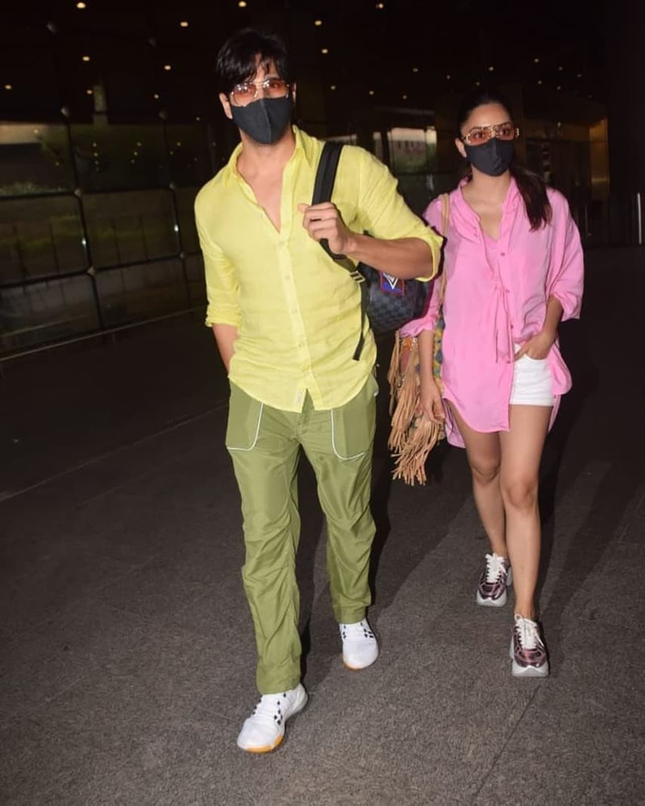 బాలీవుడ్లో క్రేజీ హీరోయిన్గా రాణిస్తున్న కియారా ప్రస్తుతం సిద్ధార్థ్ మల్హోత్రాతో కలిసి `షేర్షా` చిత్రంలో నటిస్తుంది. ఇందులో వీరిద్దరి మధ్య కెమిస్ట్రీ బాగా వర్కౌట్ అయ్యిందట. దీంతో ఈ హాట్ సిల్వర్ స్క్రీన్ కపుల్, రియల్ లైఫ్లో ప్రేమలో పడ్డారట. బాలీవుడ్లో క్రేజీ హీరోయిన్గా రాణిస్తున్న కియారా ప్రస్తుతం సిద్ధార్థ్ మల్హోత్రాతో కలిసి `షేర్షా` చిత్రంలో నటిస్తుంది. ఇందులో వీరిద్దరి మధ్య కెమిస్ట్రీ బాగా వర్కౌట్ అయ్యిందట. దీంతో ఈ హాట్ సిల్వర్ స్క్రీన్ కపుల్, రియల్ లైఫ్లో ప్రేమలో పడ్డారట.