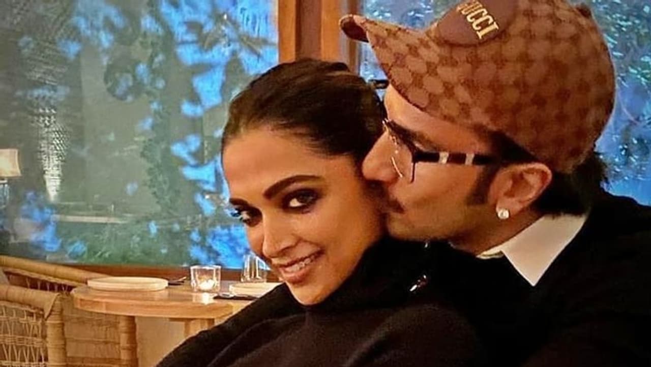 <p>అనర్గళంగా హిందీ, ఇంగ్లీష్ మాట్లాడే దీపికా పదుకొనెని చూస్తే ఆమె వెల్ ఎడ్యుకేటెడ్ అని అందరూ అనుకుంటారు. కానీ దీపికా చదివింది కేవలం ఇంటర్మీయట్ మాత్రమే. </p> <p>అనర్గళంగా హిందీ, ఇంగ్లీష్ మాట్లాడే దీపికా పదుకొనెని చూస్తే ఆమె వెల్ ఎడ్యుకేటెడ్ అని అందరూ అనుకుంటారు. కానీ దీపికా చదివింది కేవలం ఇంటర్మీయట్ మాత్రమే. </p>