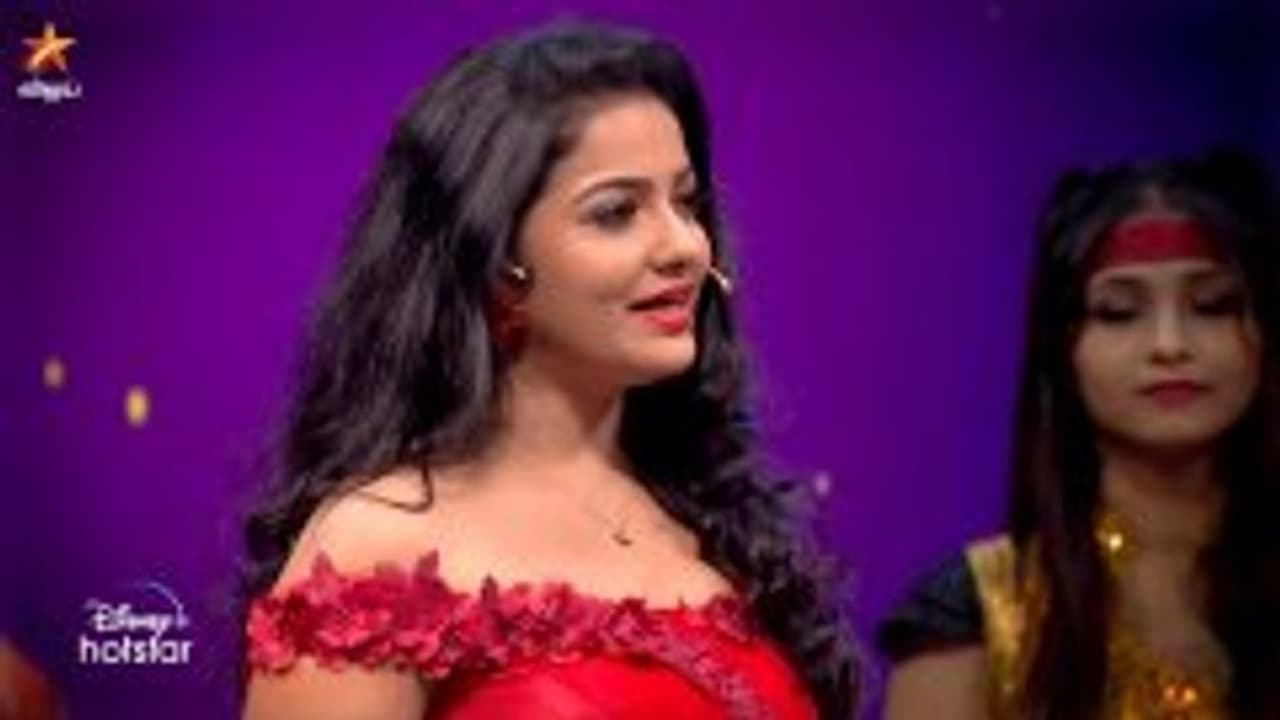 <p>'பாண்டியன் ஸ்டோர்ஸ்' சீரியலில் முல்லையாக நடித்து வந்த விஜே சித்ரா கடந்த வருடம் டிசம்பர் 9ம் தேதி, சென்னை நசரத்பேட்டையில் உள்ள நட்சத்திர ஓட்டலில் தூக்கிட்டு தற்கொலை செய்து கொண்ட சம்பவத்தில் தற்போது வரை பல மர்மங்கள் நீடித்து வருகிறது. </p> <p>'பாண்டியன் ஸ்டோர்ஸ்' சீரியலில் முல்லையாக நடித்து வந்த விஜே சித்ரா கடந்த வருடம் டிசம்பர் 9ம் தேதி, சென்னை நசரத்பேட்டையில் உள்ள நட்சத்திர ஓட்டலில் தூக்கிட்டு தற்கொலை செய்து கொண்ட சம்பவத்தில் தற்போது வரை பல மர்மங்கள் நீடித்து வருகிறது. </p>