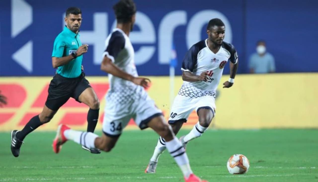 <p>SC East Bengal seemed to be getting no respite from winless runs, as it settled for yet another frustrating draw against former champion, Chennaiyin FC in the Indian Super League 2020 21, at the GMC Stadium in Goa, on Monday. With this draw, SCEB stays on ninth, while Chennaiyin continues to remain on sixth.</p> <p>SC East Bengal seemed to be getting no respite from winless runs, as it settled for yet another frustrating draw against former champion, Chennaiyin FC in the Indian Super League 2020 21, at the GMC Stadium in Goa, on Monday. With this draw, SCEB stays on ninth, while Chennaiyin continues to remain on sixth.</p>
