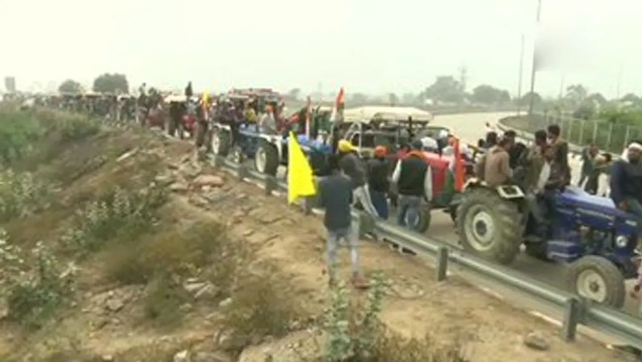 <p>Farmer unions demanding the repeal of the three new farm laws and the procurement of crops at the Minimum Support Price (MSP) are holding a 'tractor march' today.</p> <p>Farmer unions demanding the repeal of the three new farm laws and the procurement of crops at the Minimum Support Price (MSP) are holding a 'tractor march' today.</p>