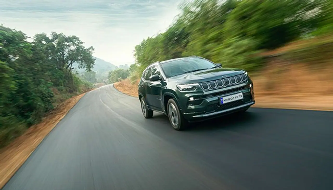 <p>A 2021 compass features a new bumper with a updated seven slat grille with honeycomb like inserts and 18 inch alloy wheels.</p> <p>A 2021 compass features a new bumper with a updated seven slat grille with honeycomb like inserts and 18 inch alloy wheels.</p>